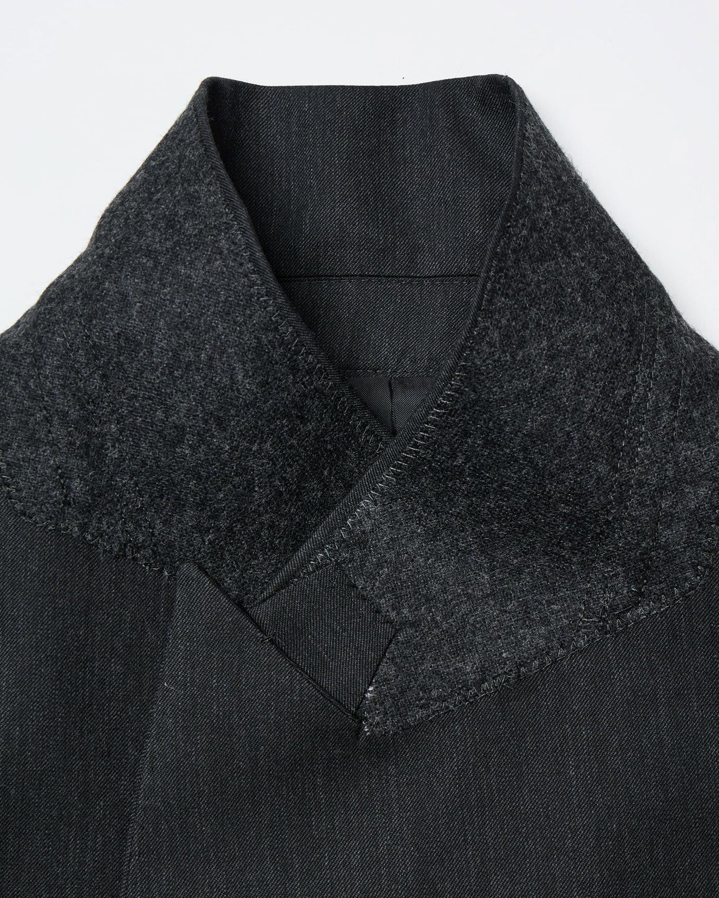 DOUBLE-BREASTED CHESTER COAT