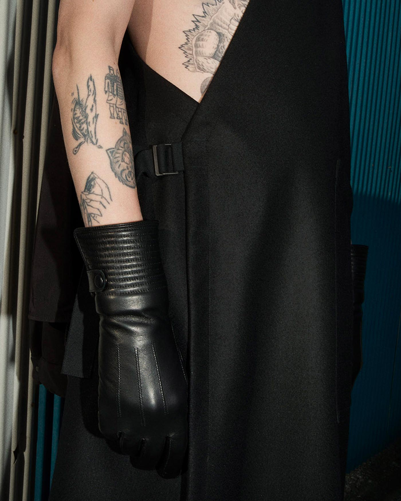 LEATHER GLOVE
