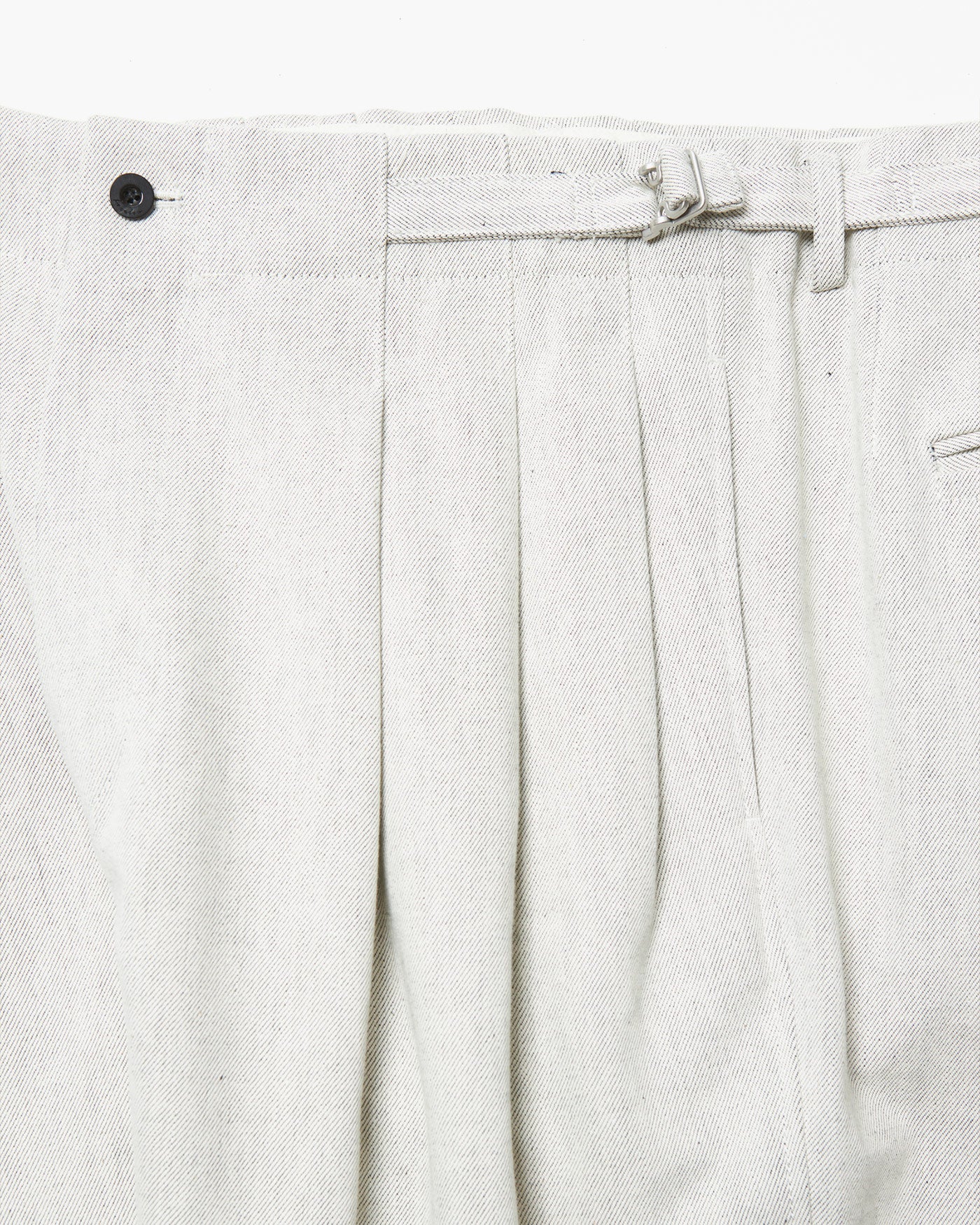 THREE TUCKS TAPERED PANTS