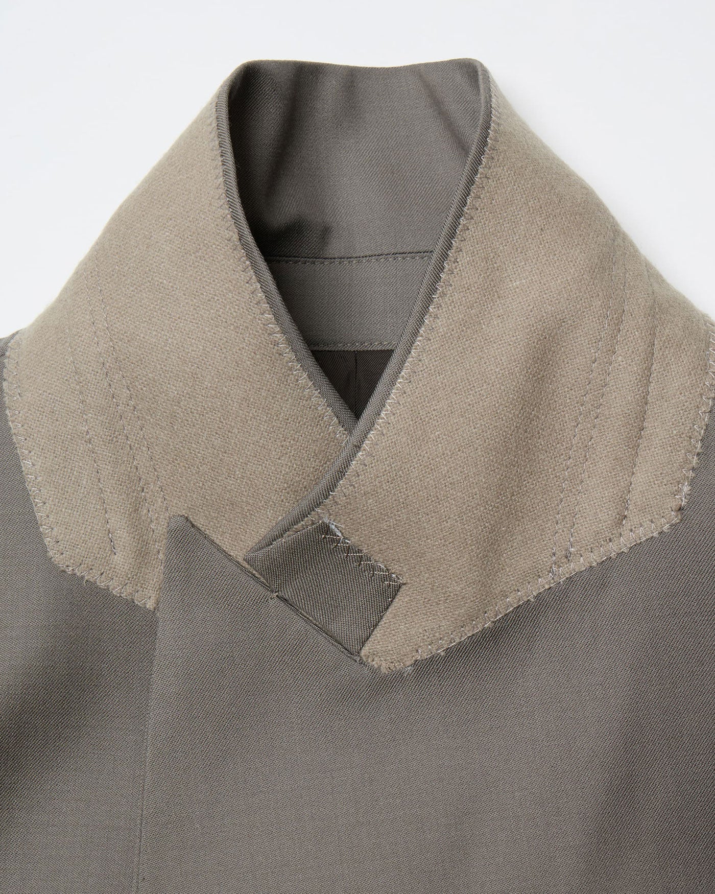 DOUBLE-BREASTED CHESTER COAT
