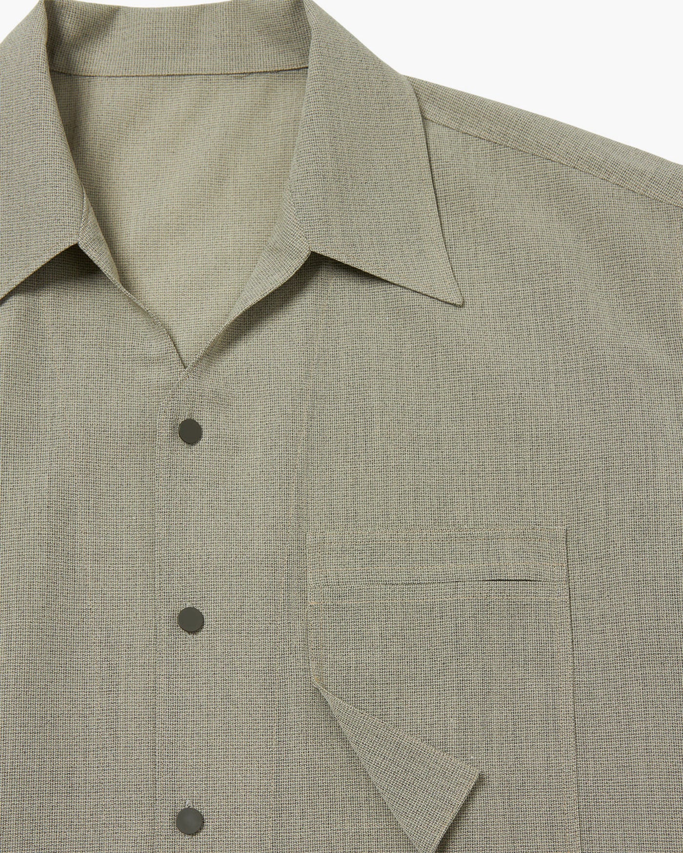 OPEN COLLAR SHORT-SLEEVED SHIRT