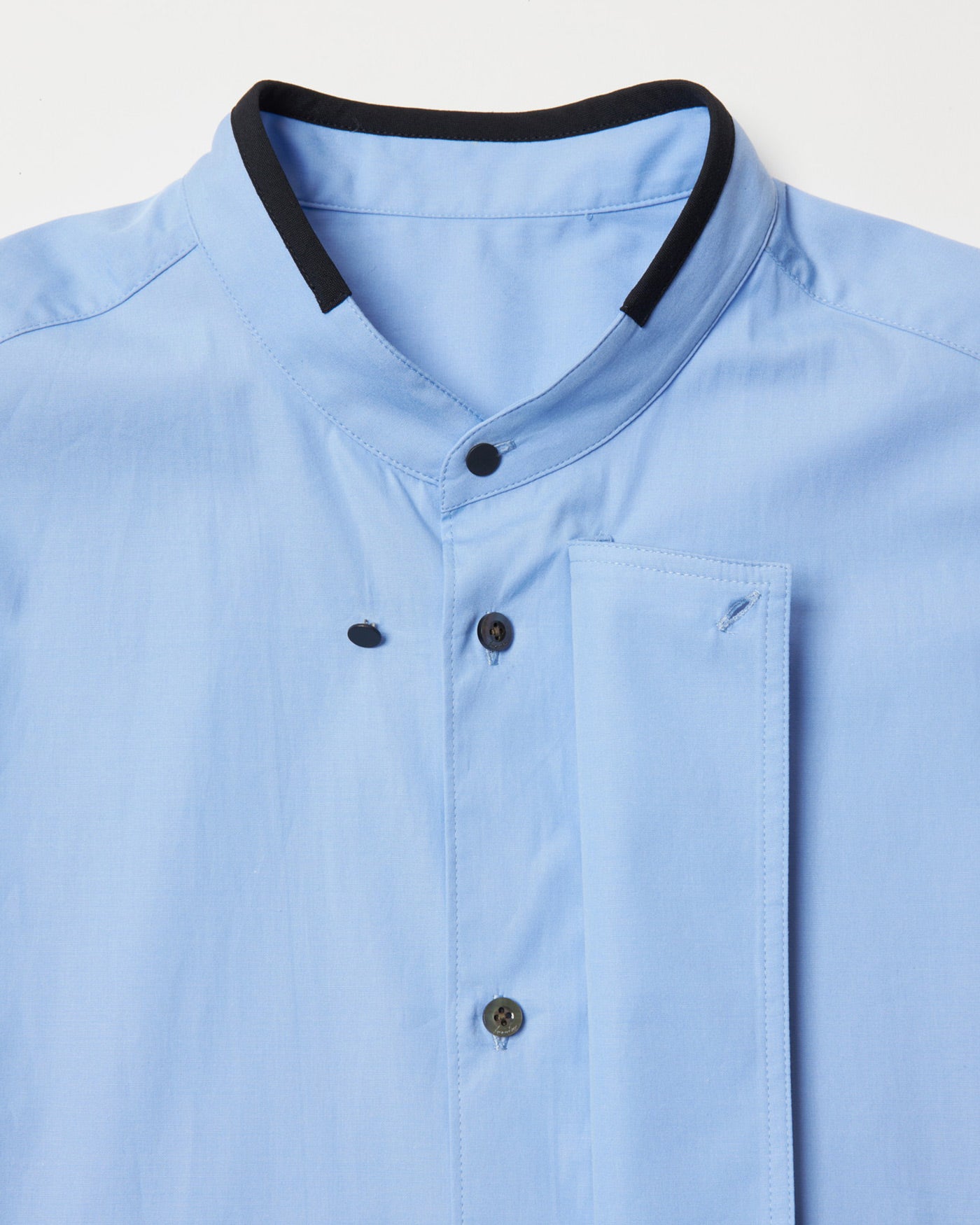 SLEEVELESS STAND COLLAR SHIRT