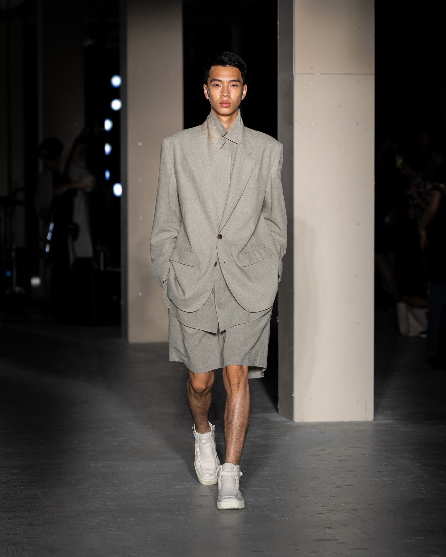 LOW GORGE TAILORED JACKET