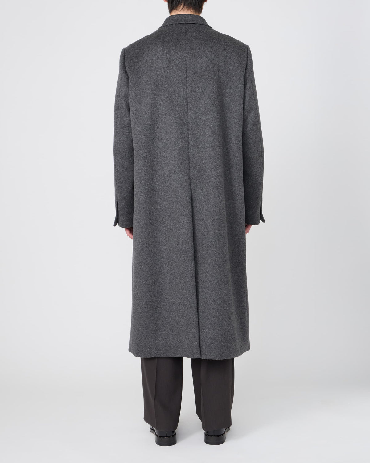 DOUBLE-BREASTED CHESTER COAT