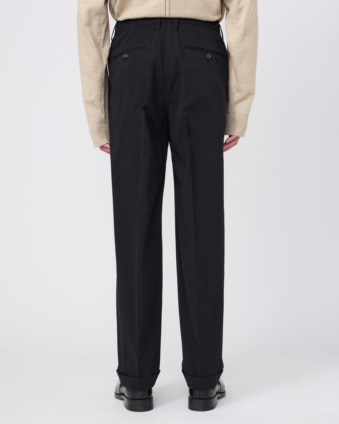 TWO-TUCKS TAPERED TROUSERS