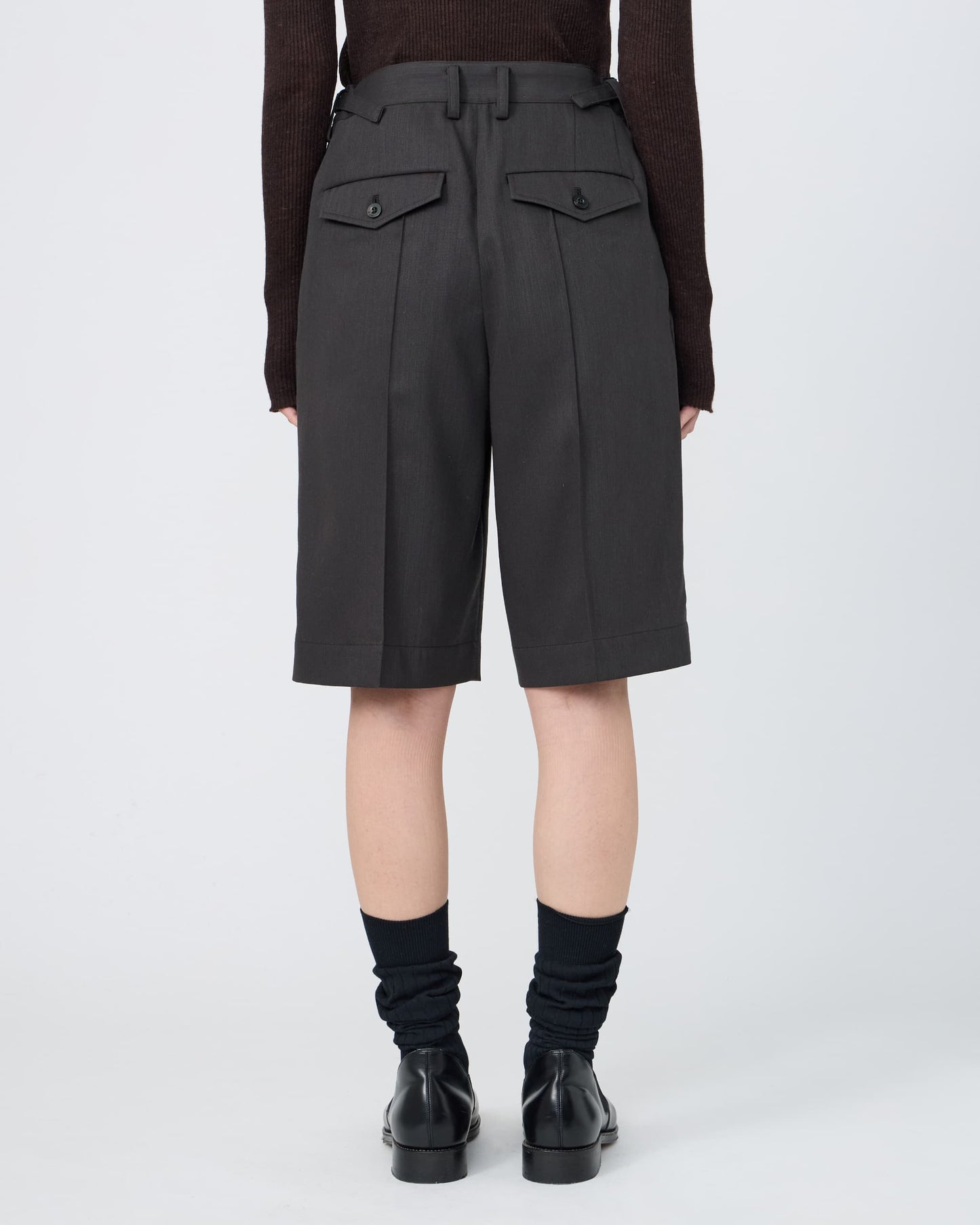 ONE-TUCKS SHORTS