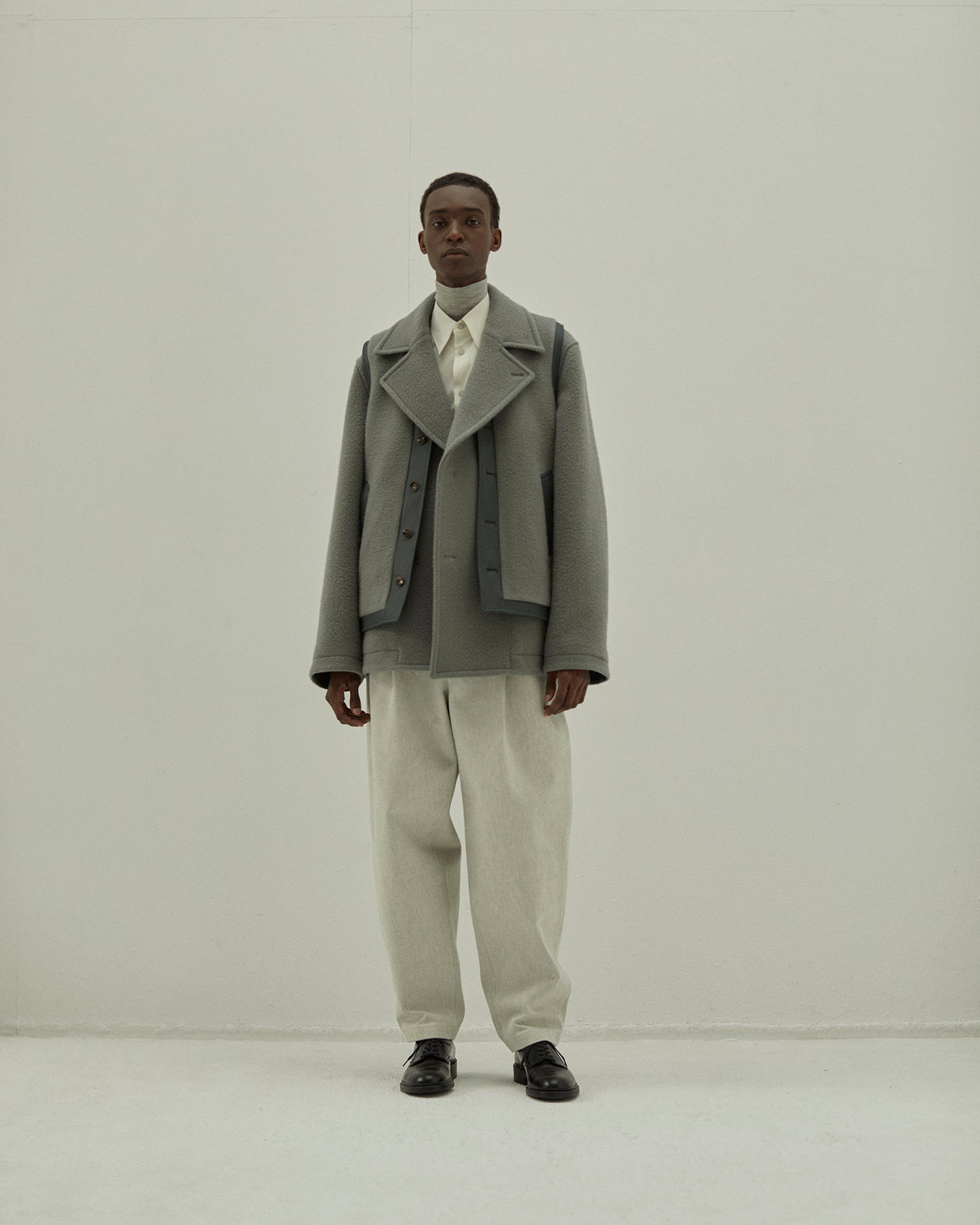 DOUBLE BREASTED SHORT COAT