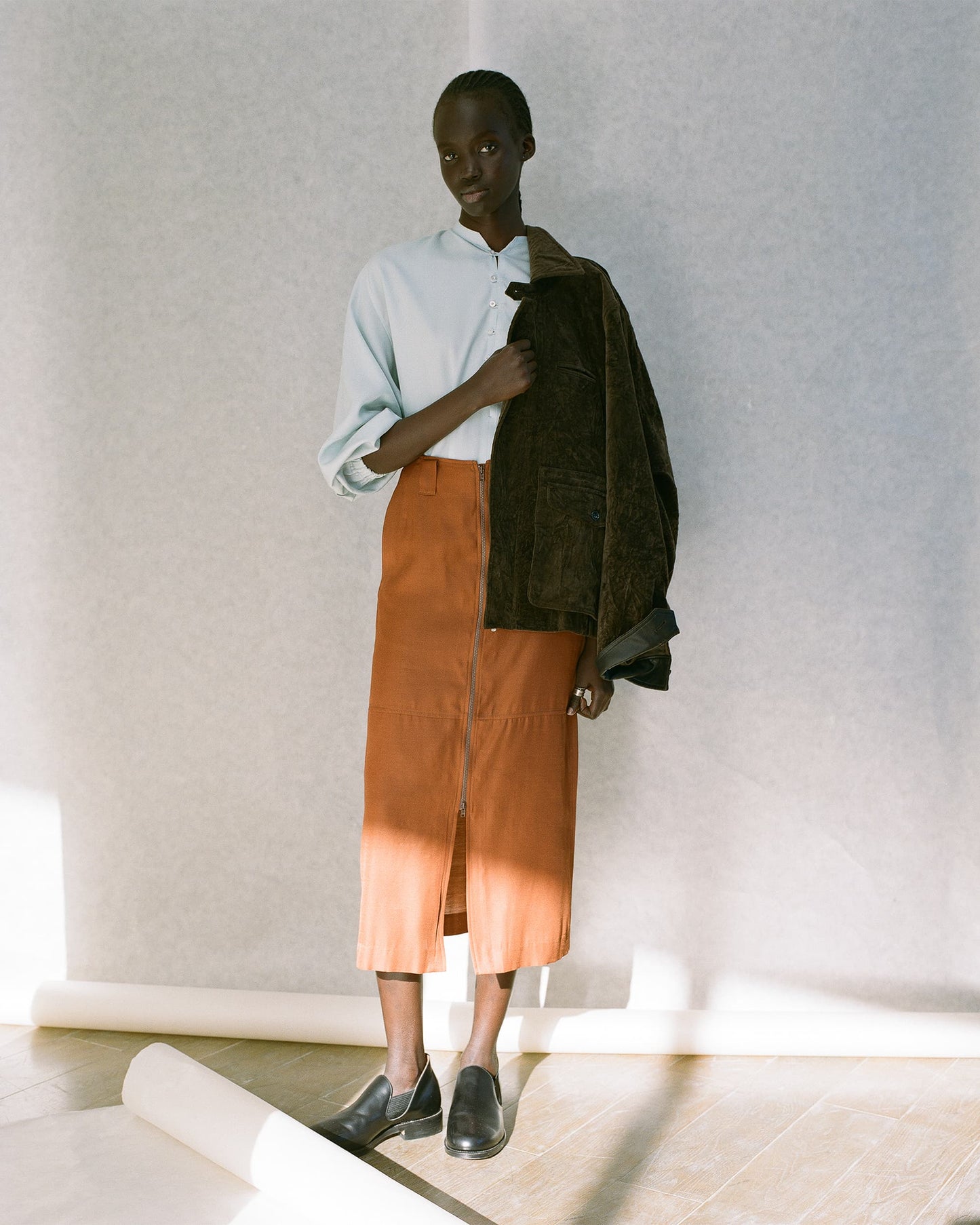 ZIP-UP STRAIGHT SKIRT