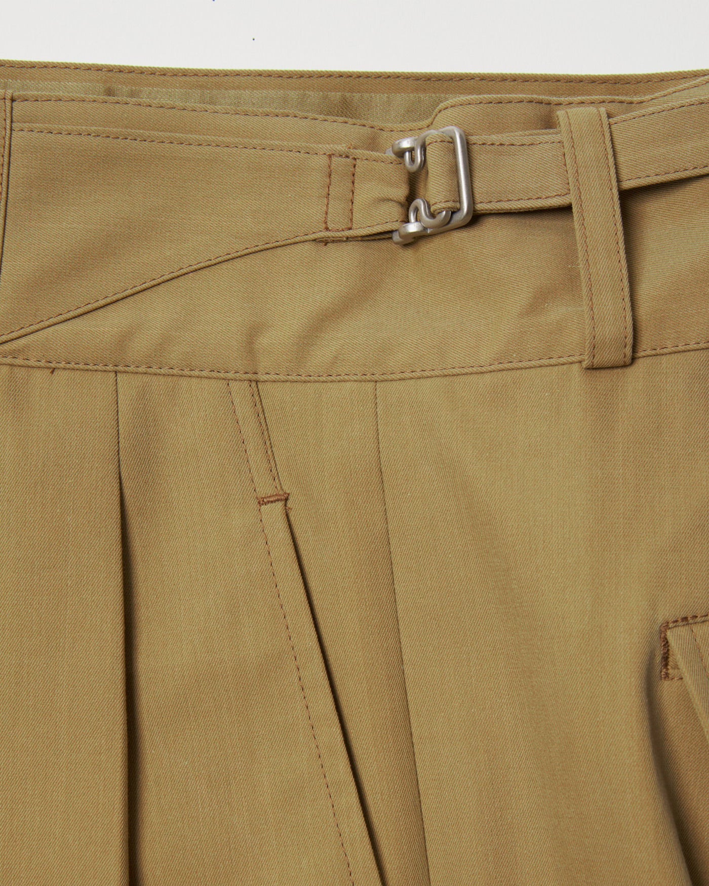 TWO TUCKS WIDE SHORTS