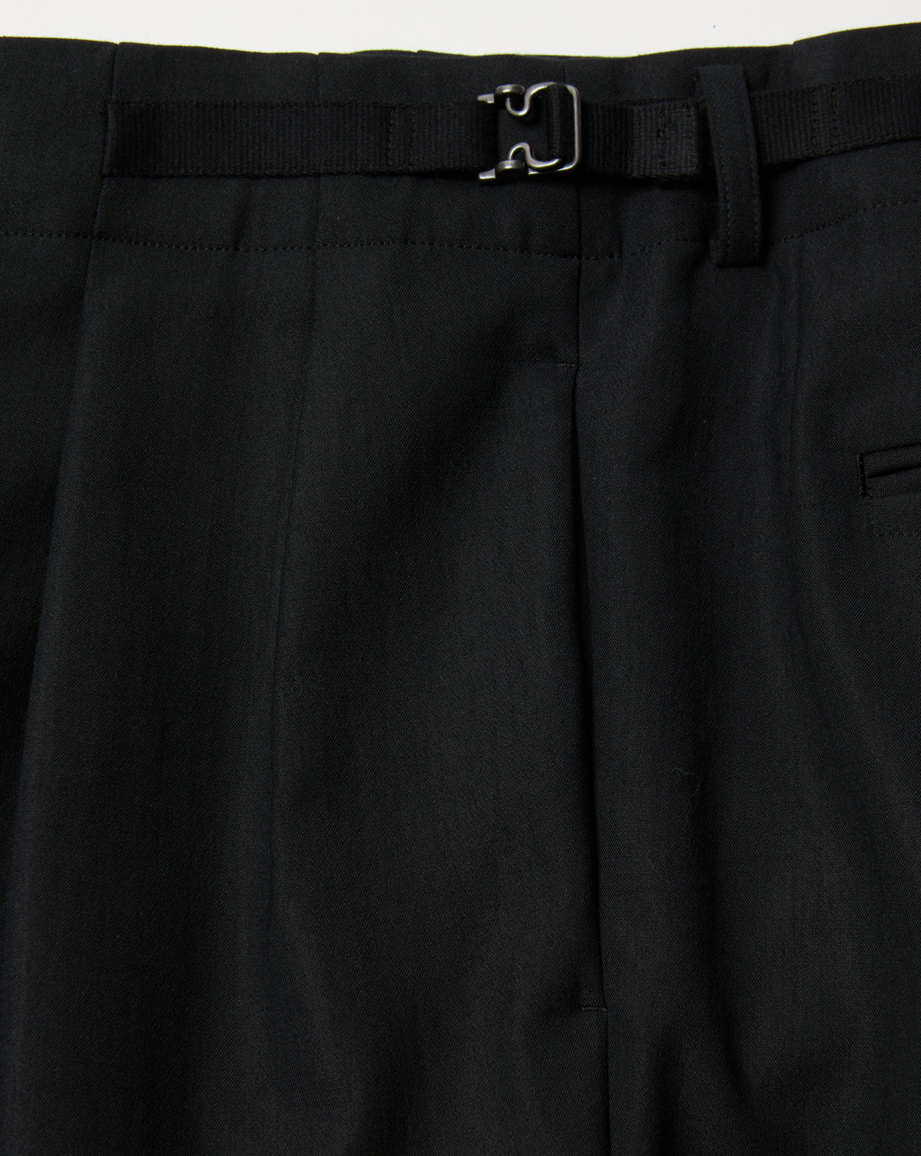 TWO TUCKS TAPERED TROUSERS