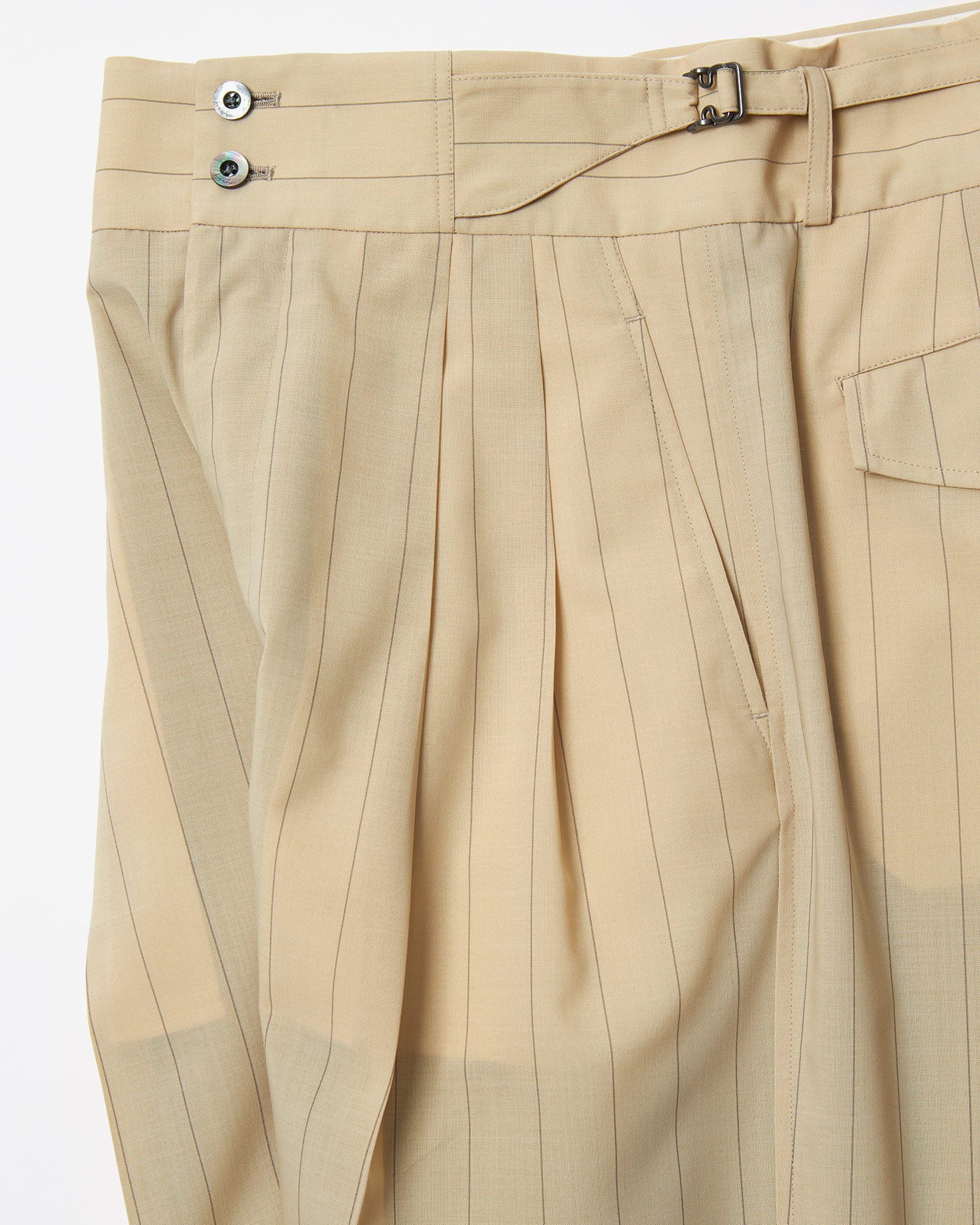 TWO TUCKS WIDE SHORTS