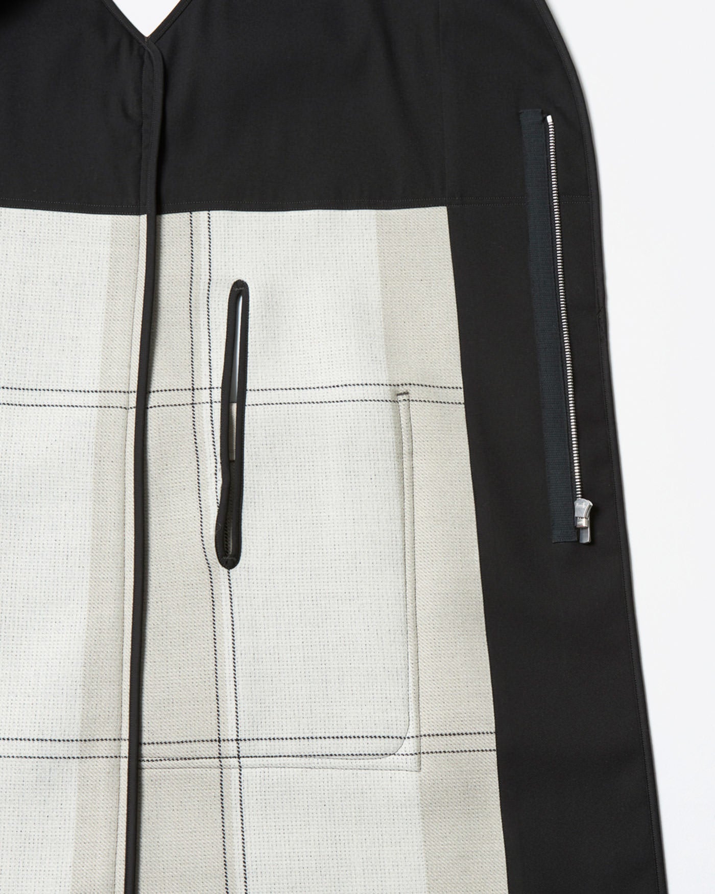 SLEEVELESS COAT