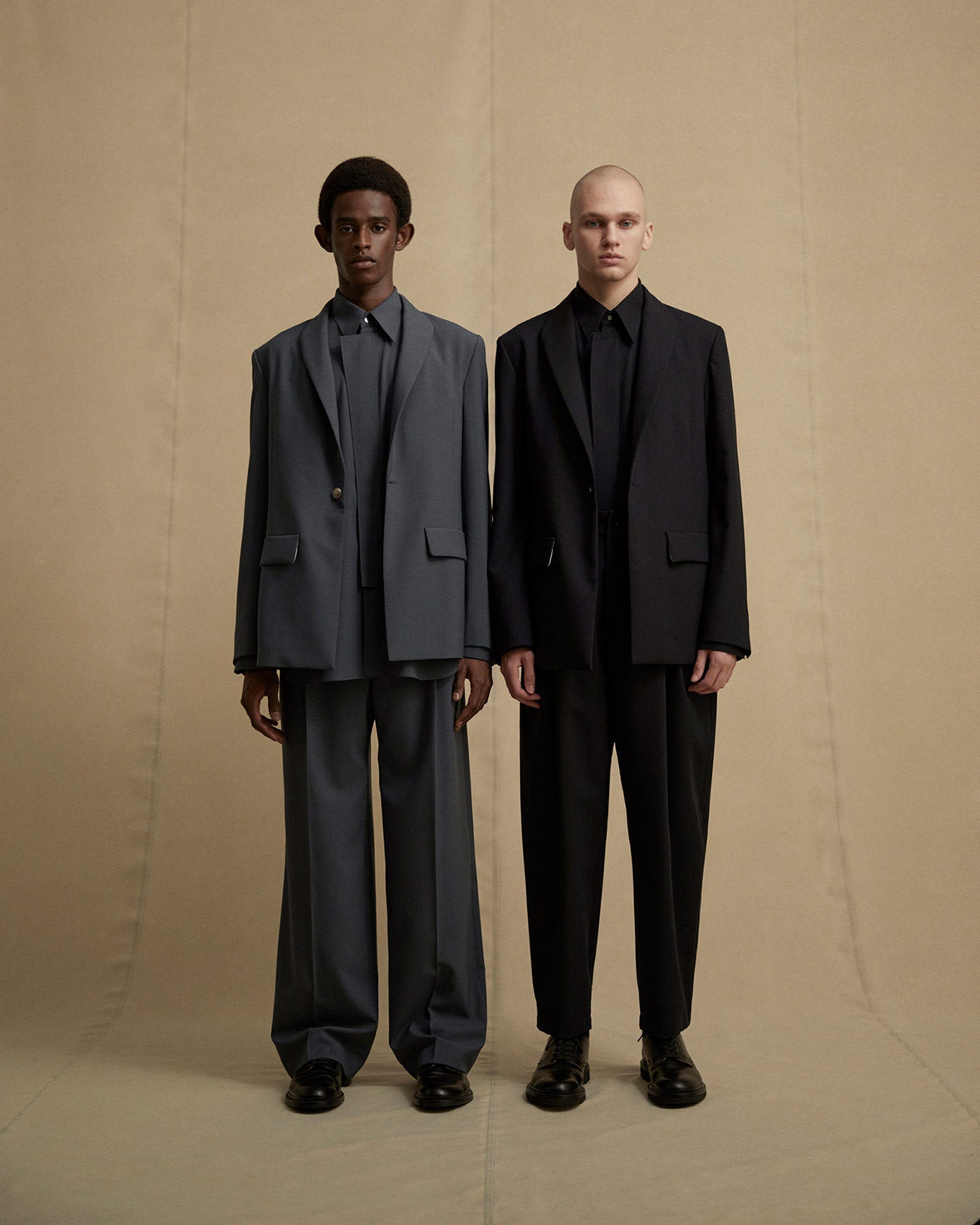 THREE TUCKS TAPERED PANTS