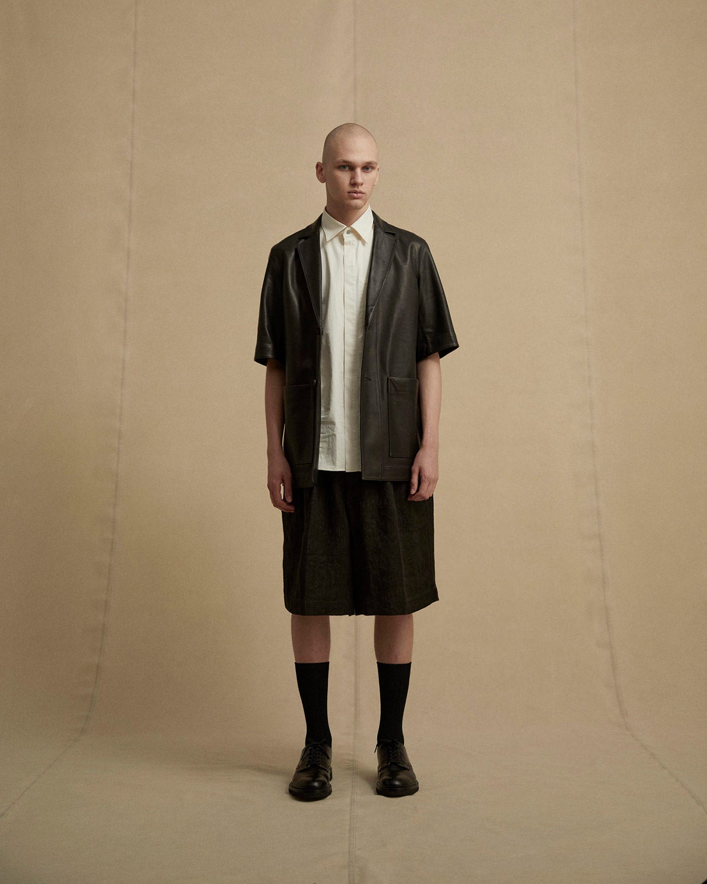 REVERSIBLE SHORT-SLEEVED LEATHER JACKET