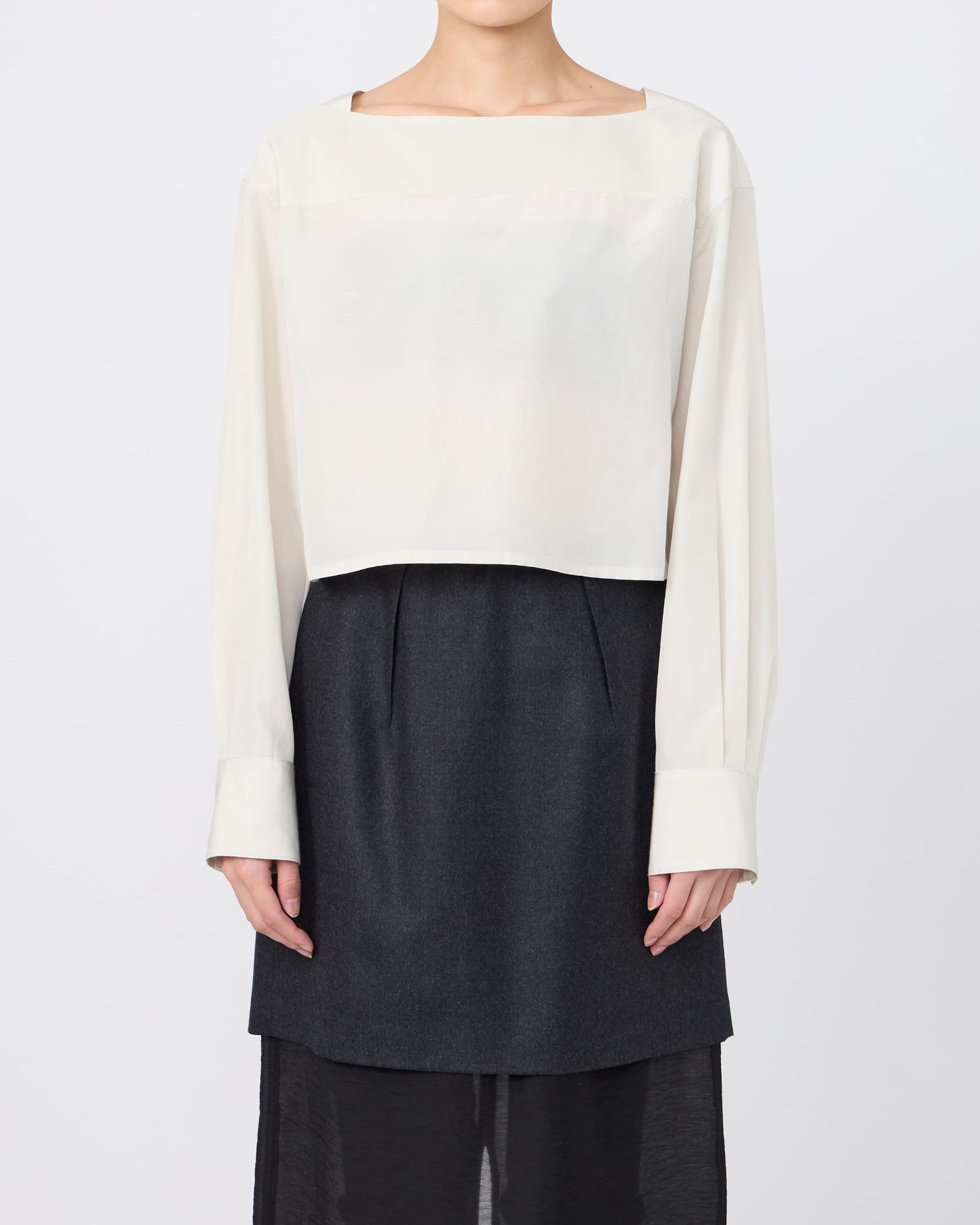 CROPPED BOAT NECK BLOUSE