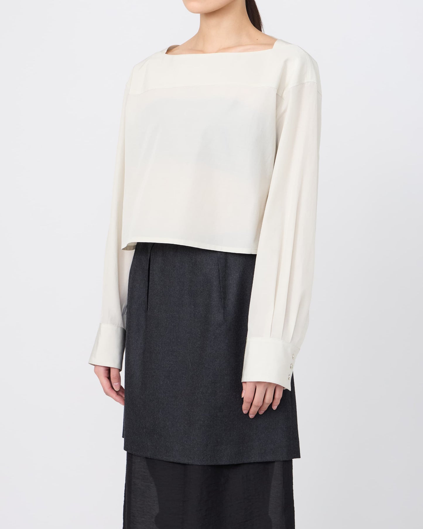 CROPPED BOAT NECK BLOUSE