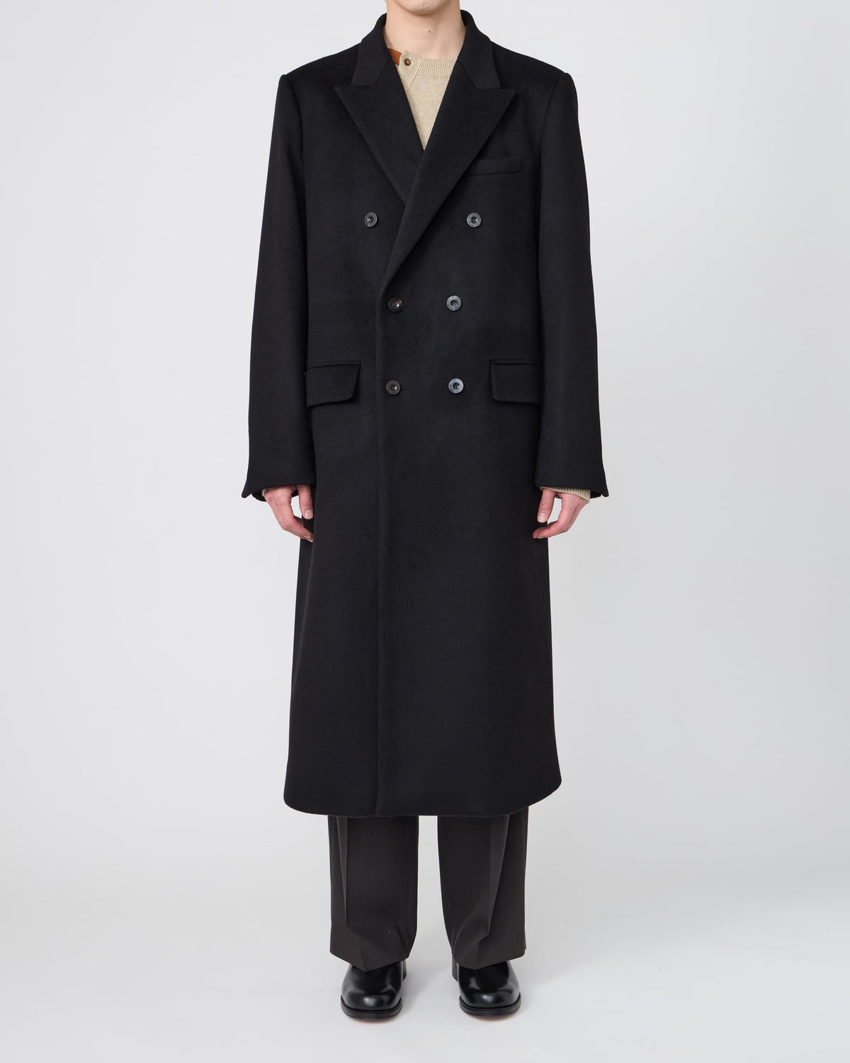 DOUBLE-BREASTED CHESTER COAT