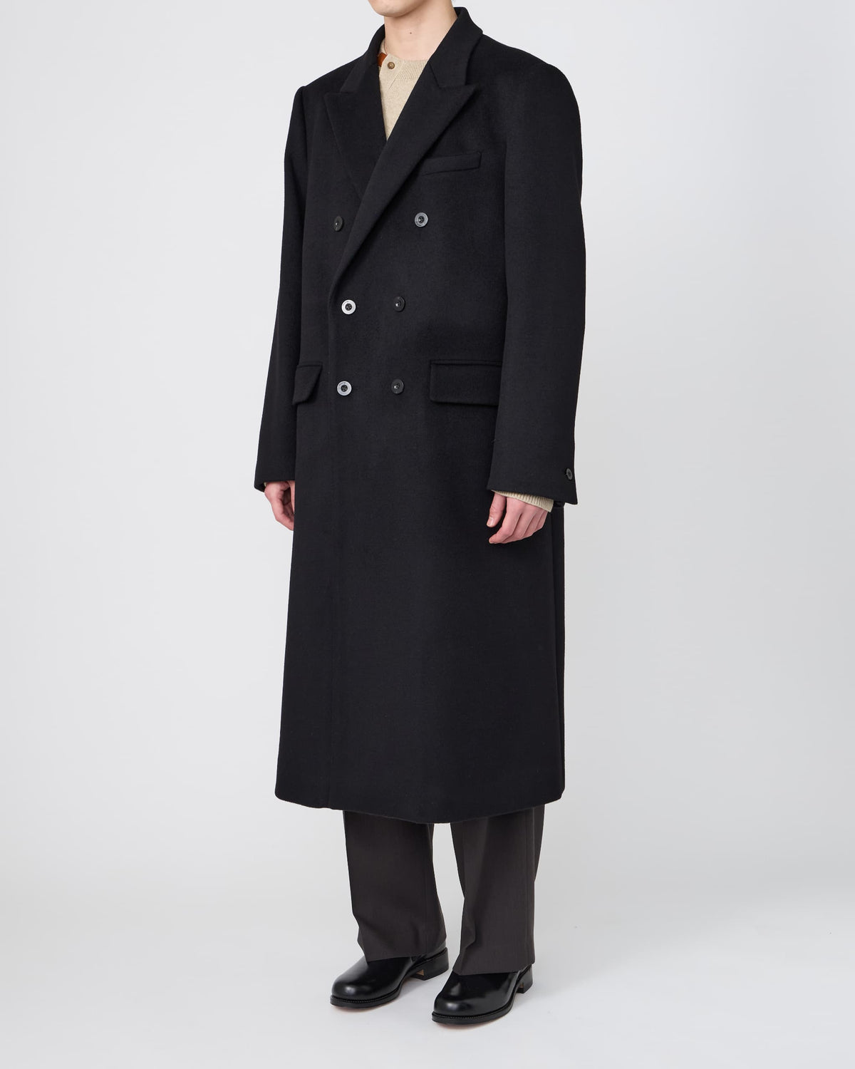 DOUBLE-BREASTED CHESTER COAT