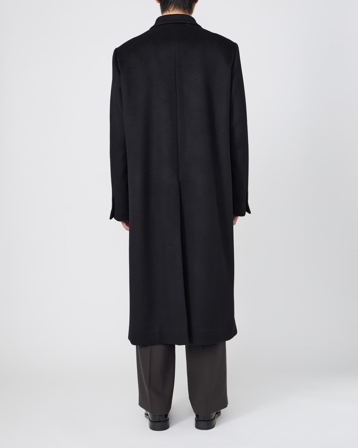 DOUBLE-BREASTED CHESTER COAT