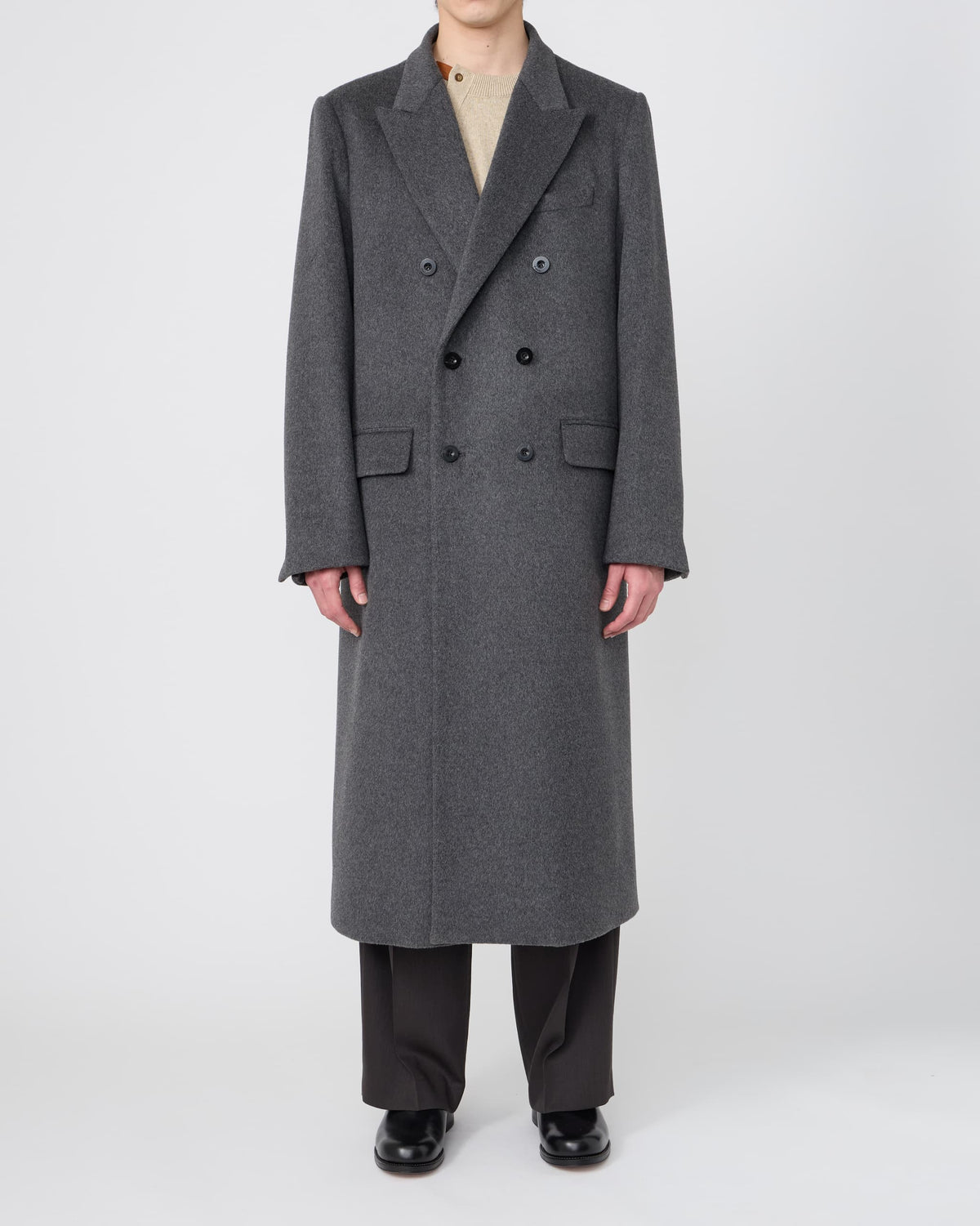 DOUBLE-BREASTED CHESTER COAT