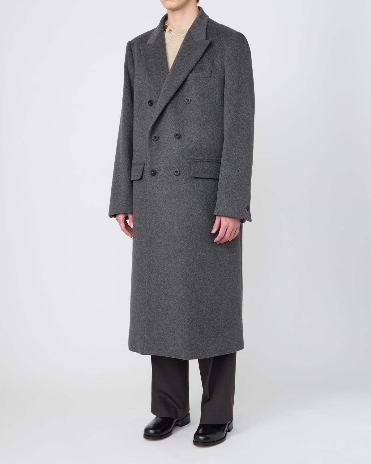DOUBLE-BREASTED CHESTER COAT