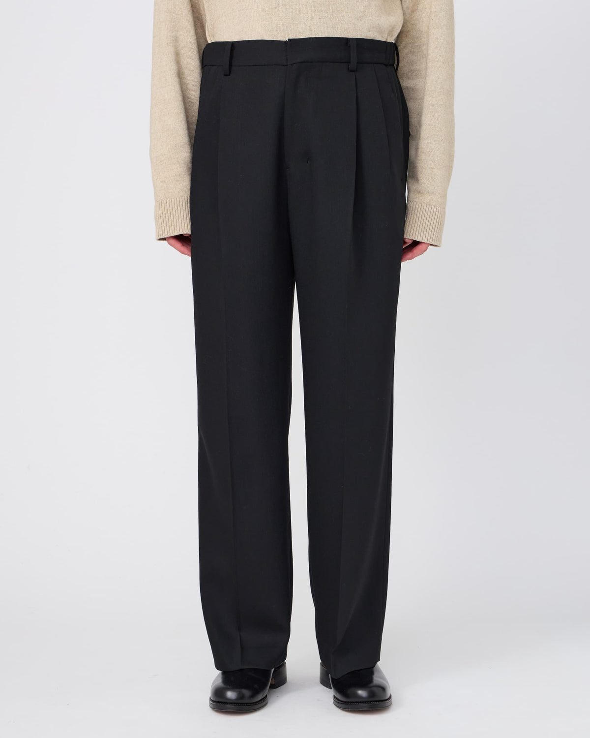 TWO-TUCKS WIDE TROUSERS