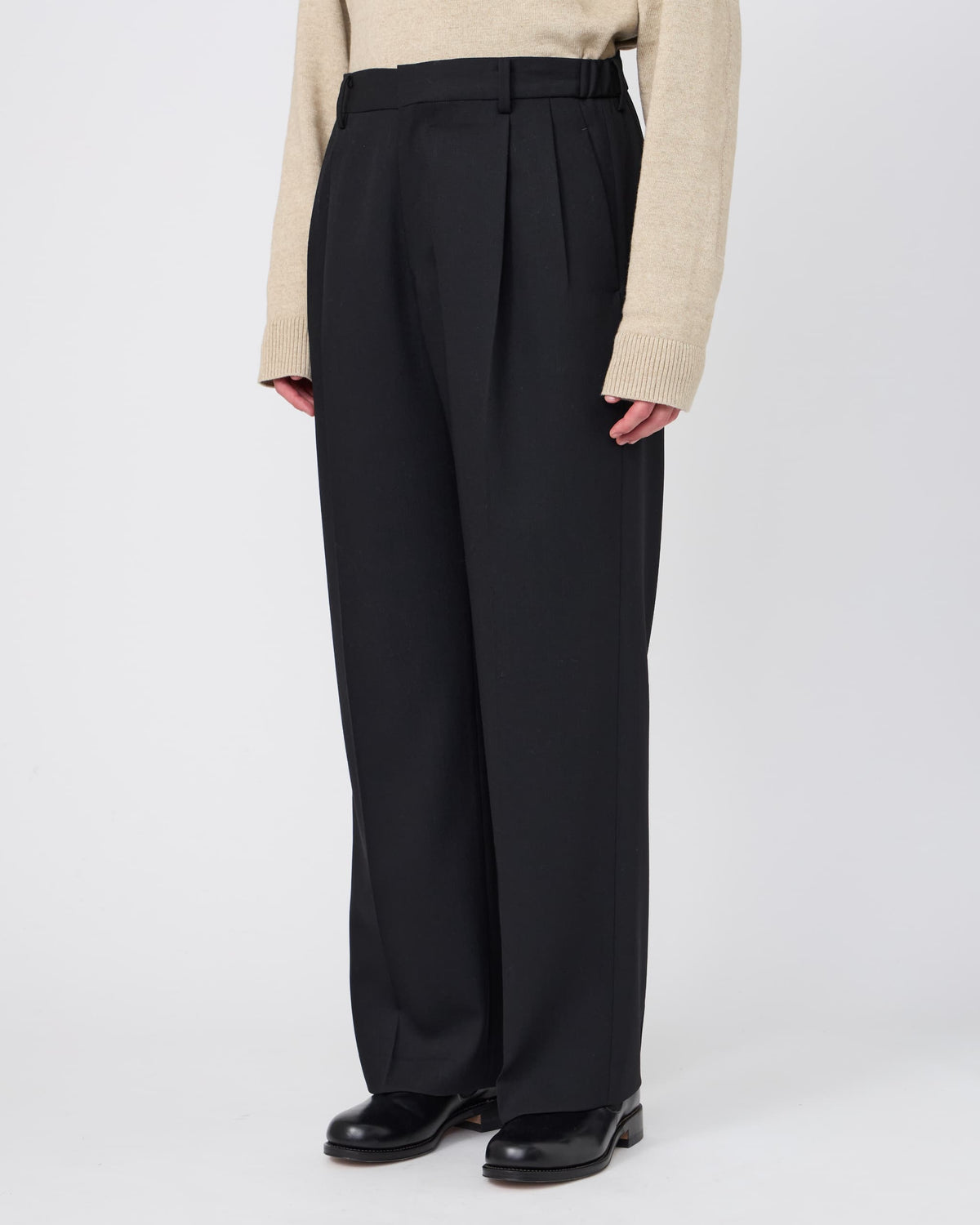 TWO-TUCKS WIDE TROUSERS