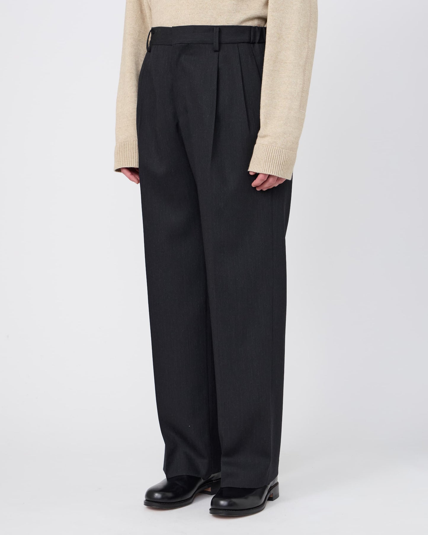 TWO-TUCKS WIDE TROUSERS
