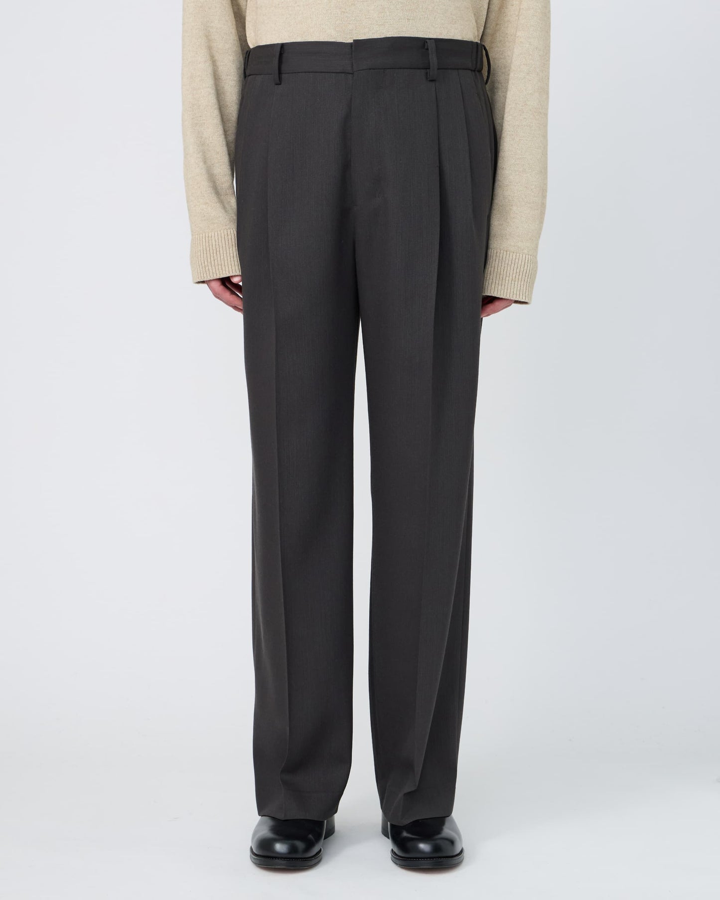 TWO-TUCKS WIDE TROUSERS