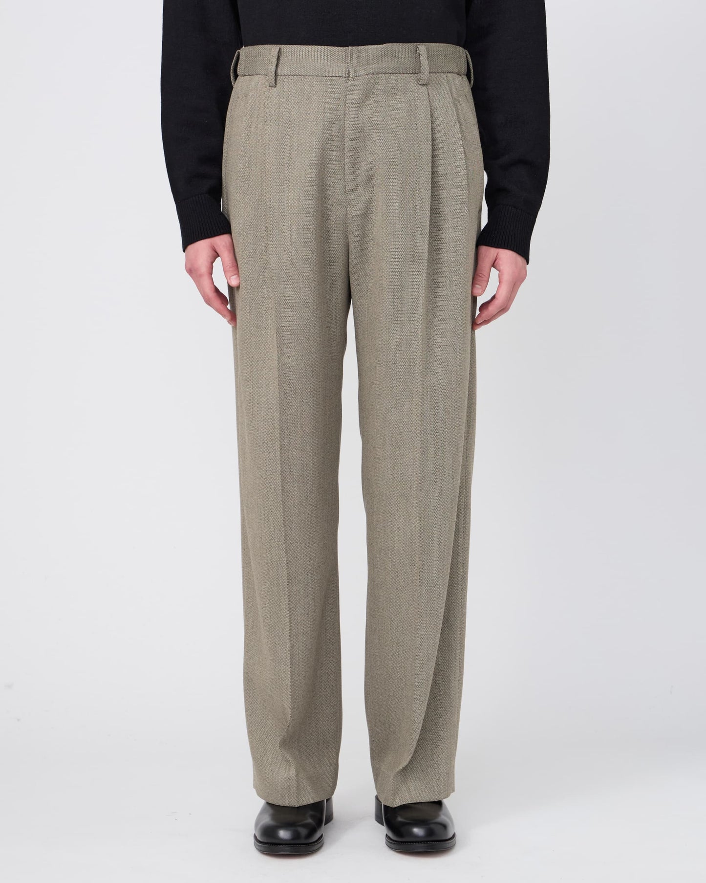 TWO-TUCKS WIDE TROUSERS