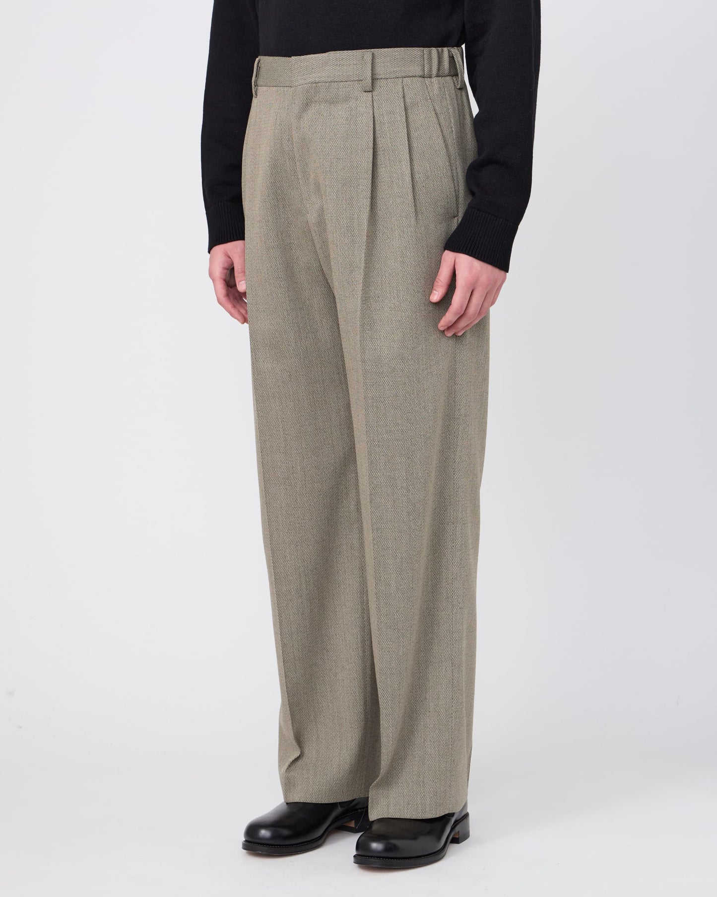 TWO-TUCKS WIDE TROUSERS