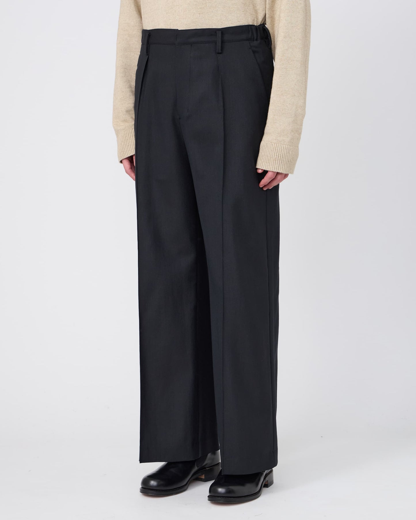 ONE-TUCK BAGGY TROUSERS