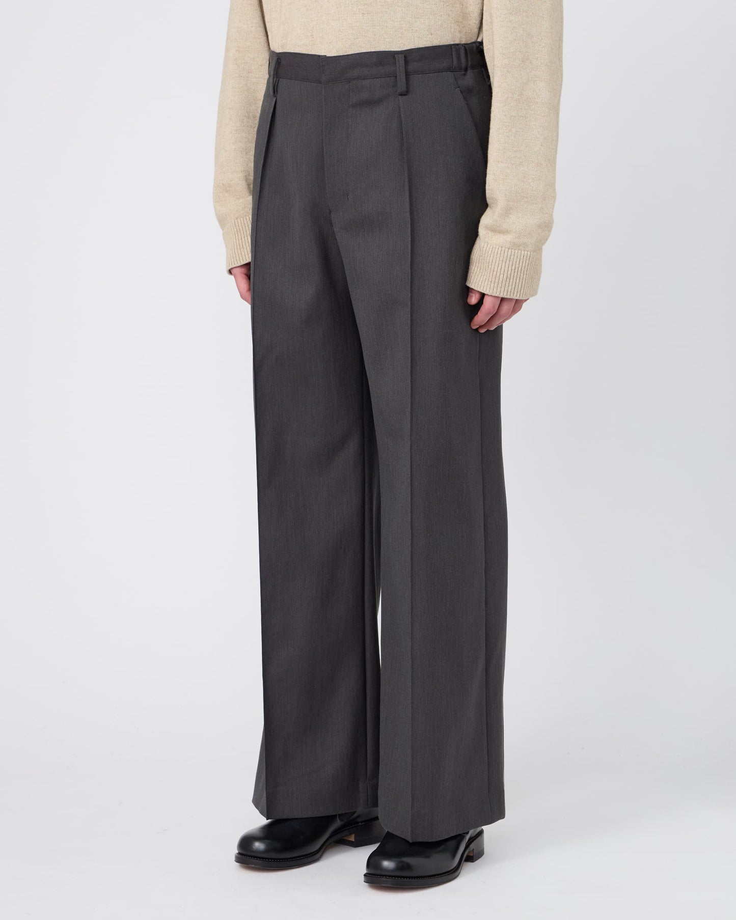 ONE-TUCK BAGGY TROUSERS