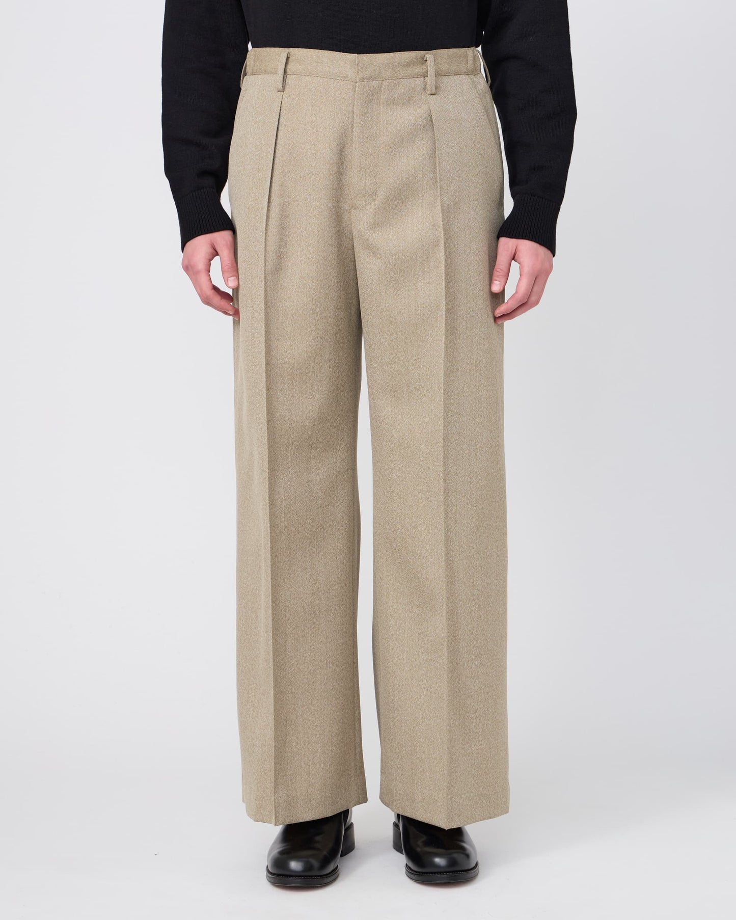 ONE-TUCK BAGGY TROUSERS