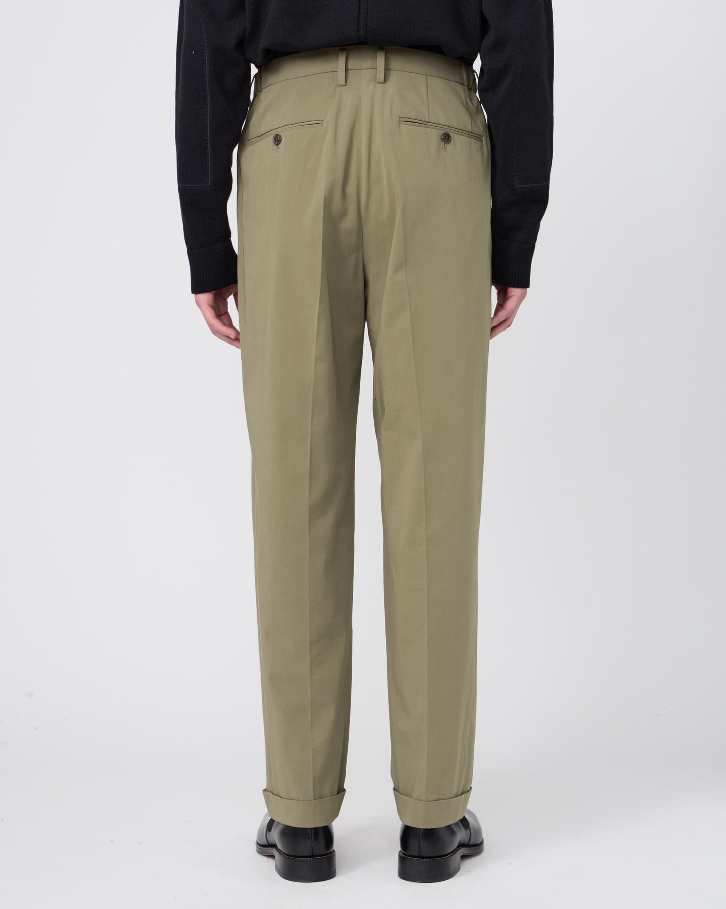 TWO-TUCKS TAPERED TROUSERS