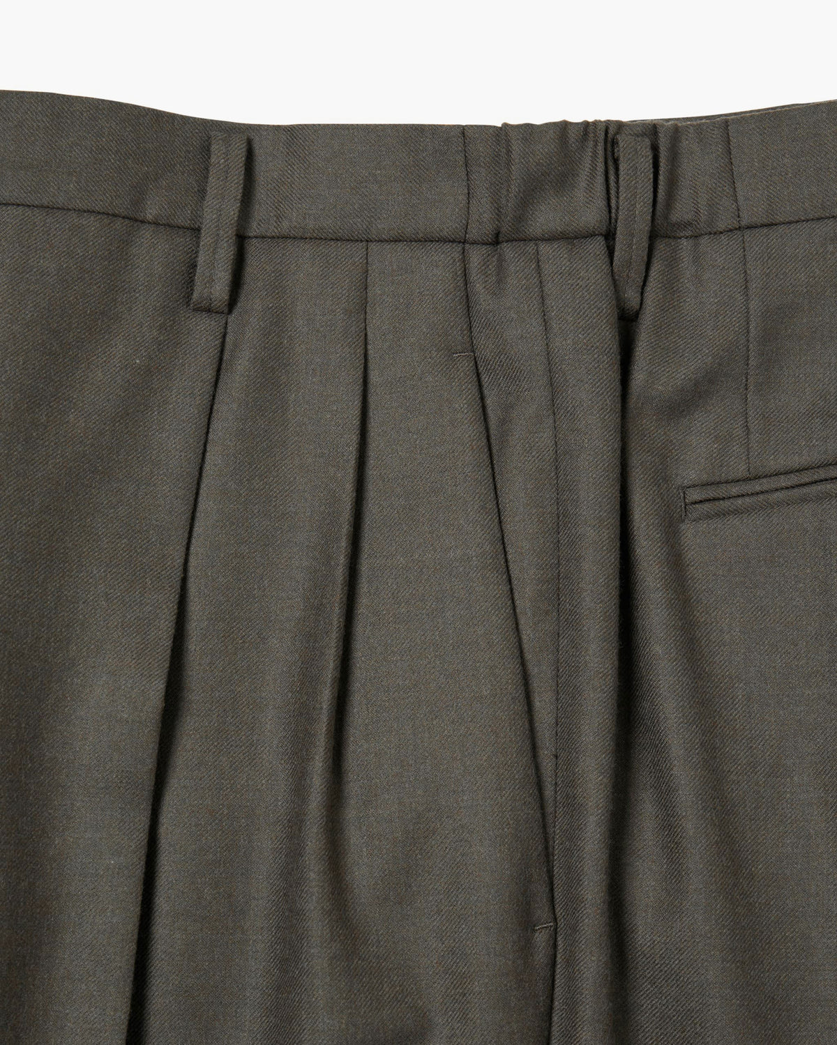 TWO-TUCKS TAPERED TROUSERS