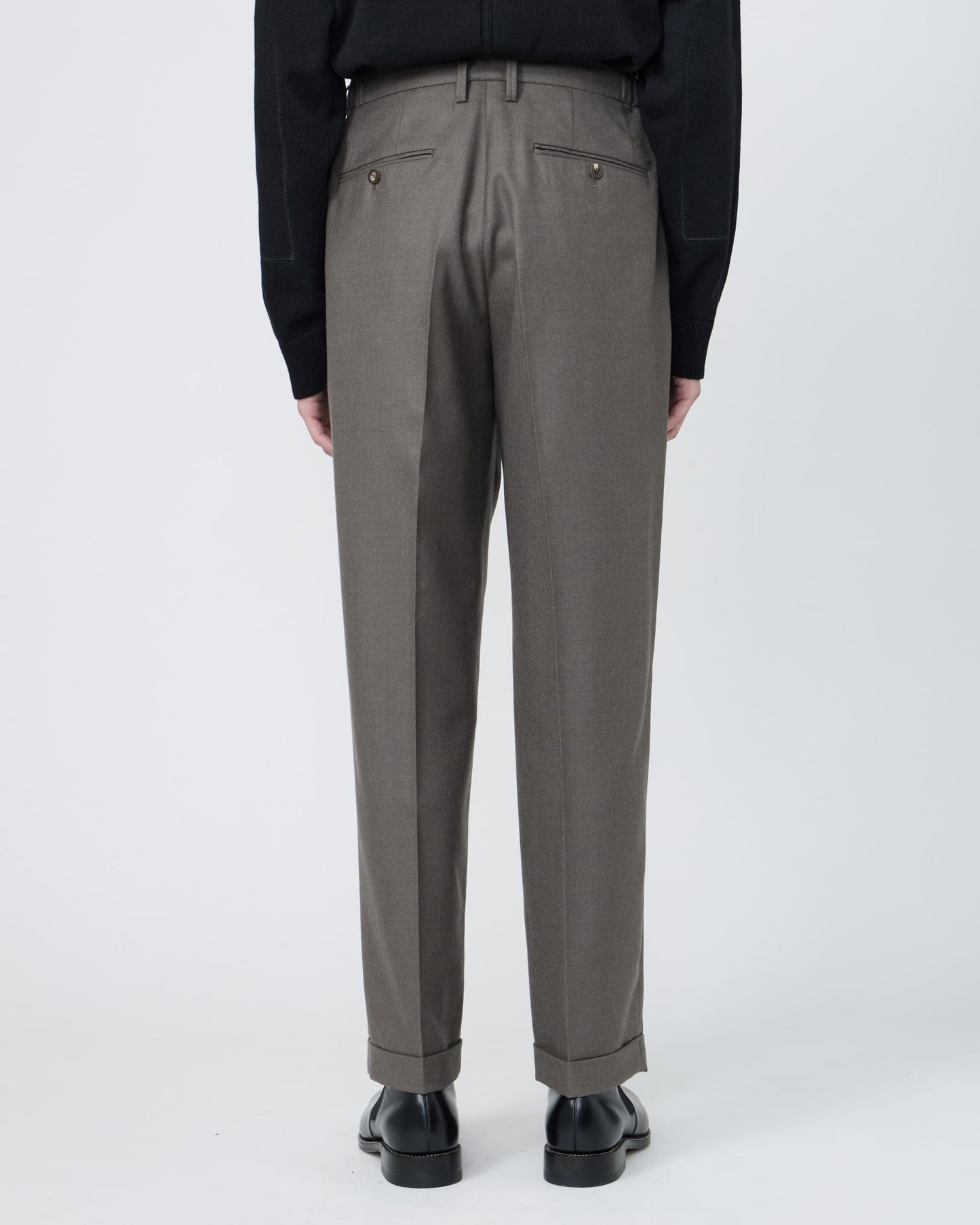 TWO-TUCKS TAPERED TROUSERS