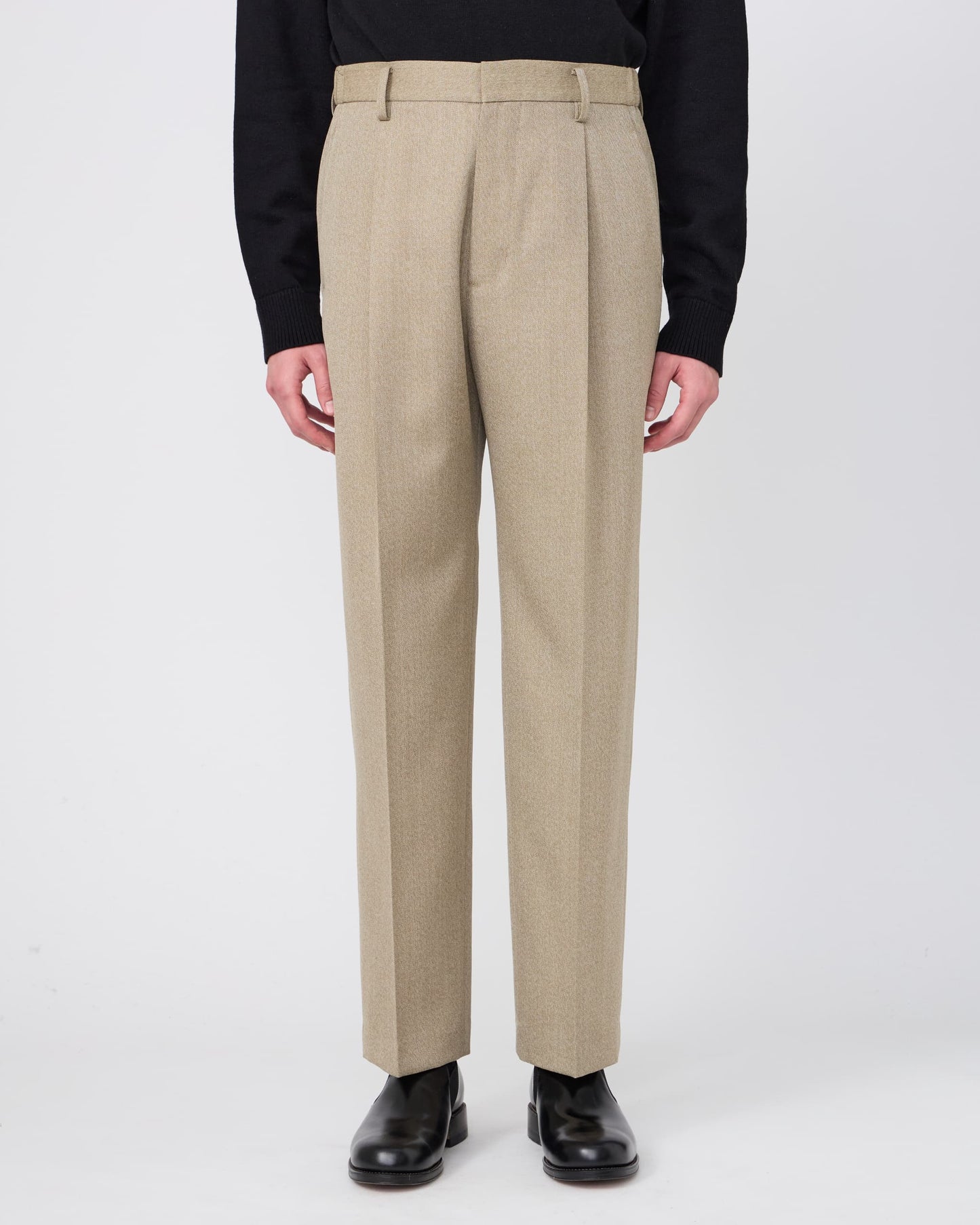 ONE-TUCK STRAIGHT TROUSERS