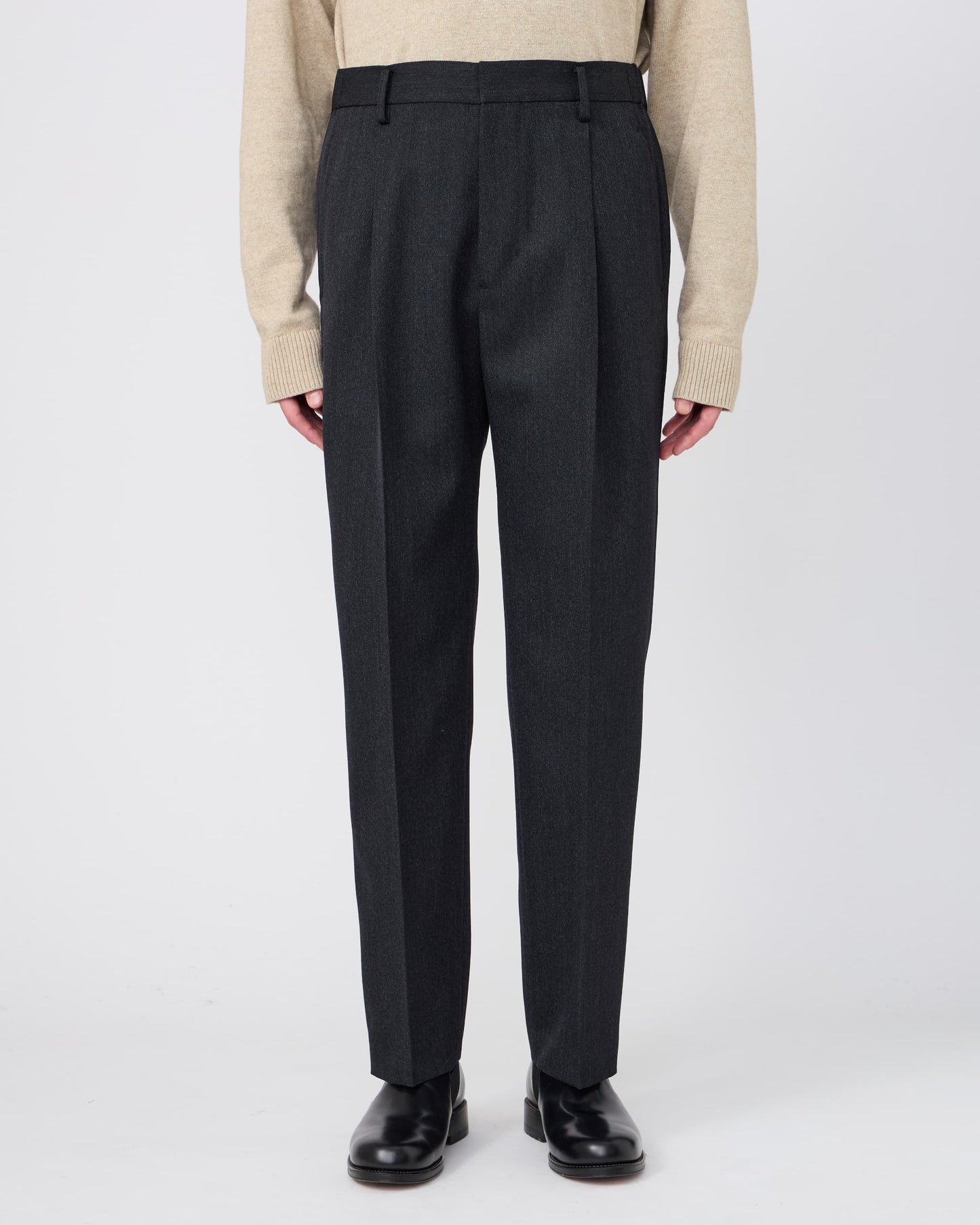 ONE-TUCK STRAIGHT TROUSERS