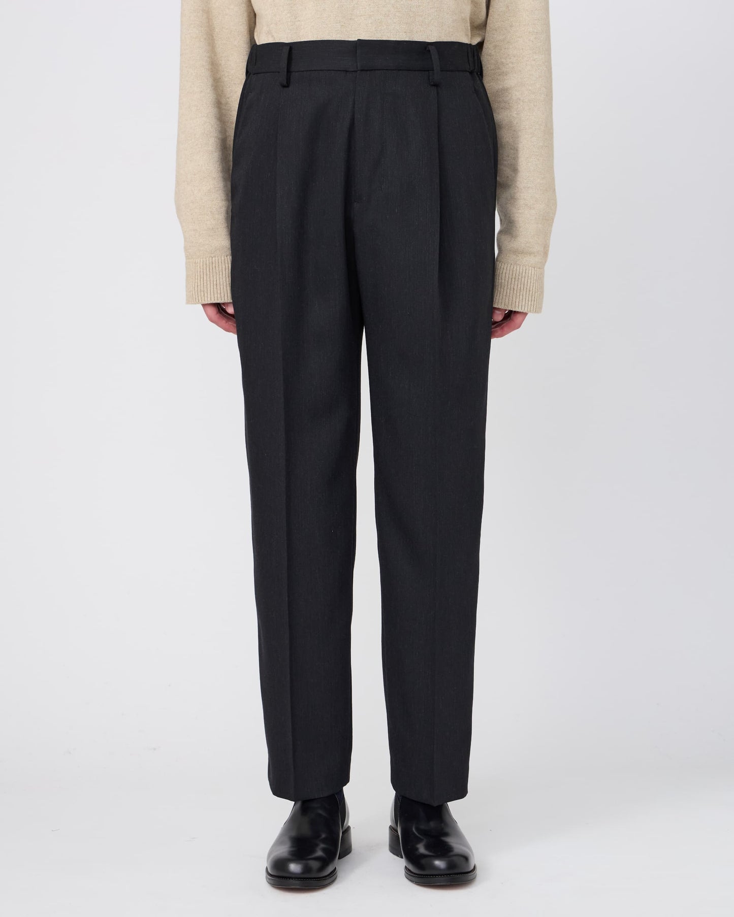 ONE-TUCK STRAIGHT TROUSERS