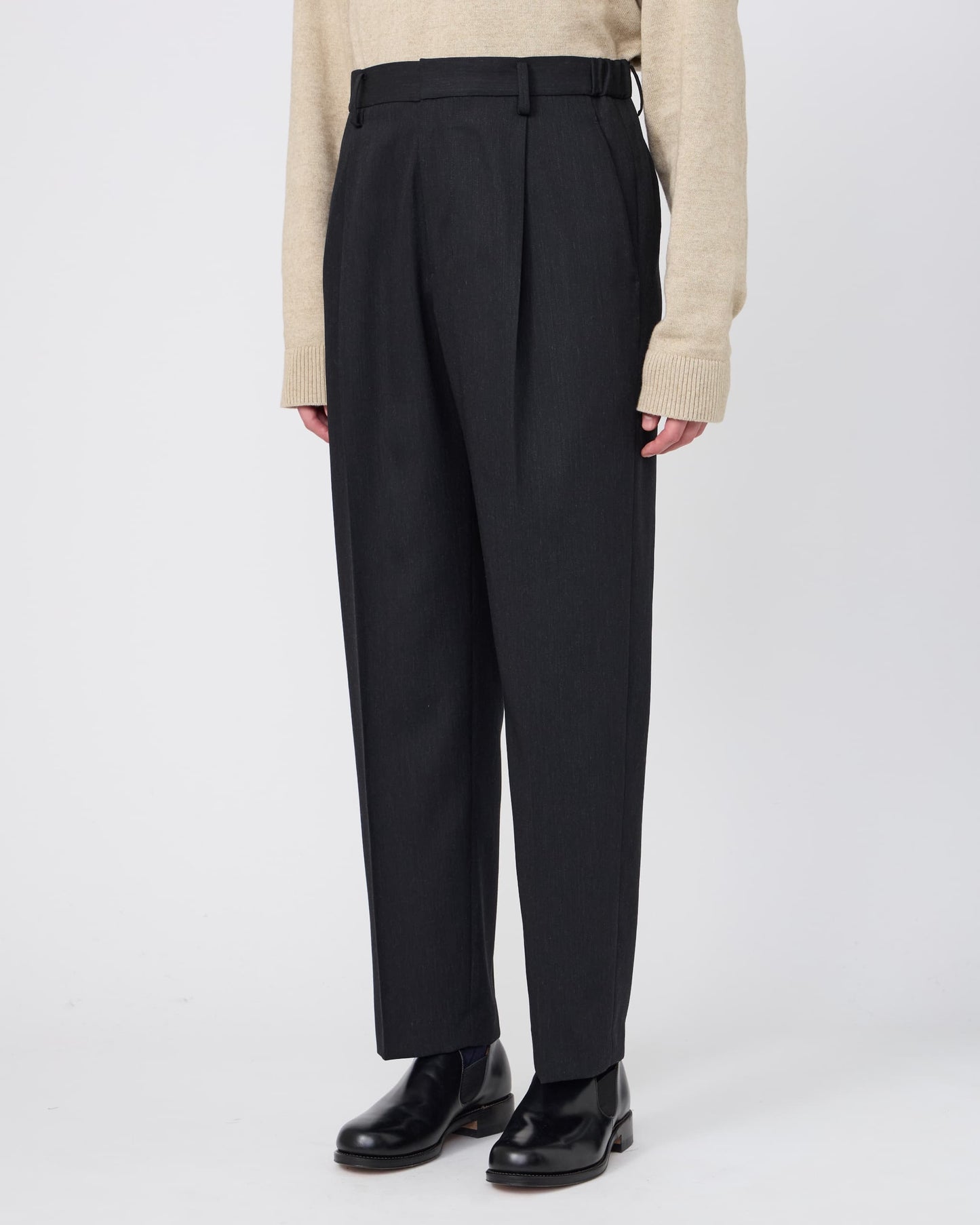 ONE-TUCK STRAIGHT TROUSERS