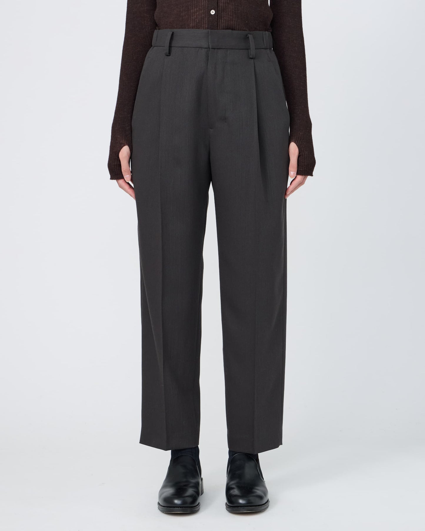 ONE-TUCK STRAIGHT TROUSERS