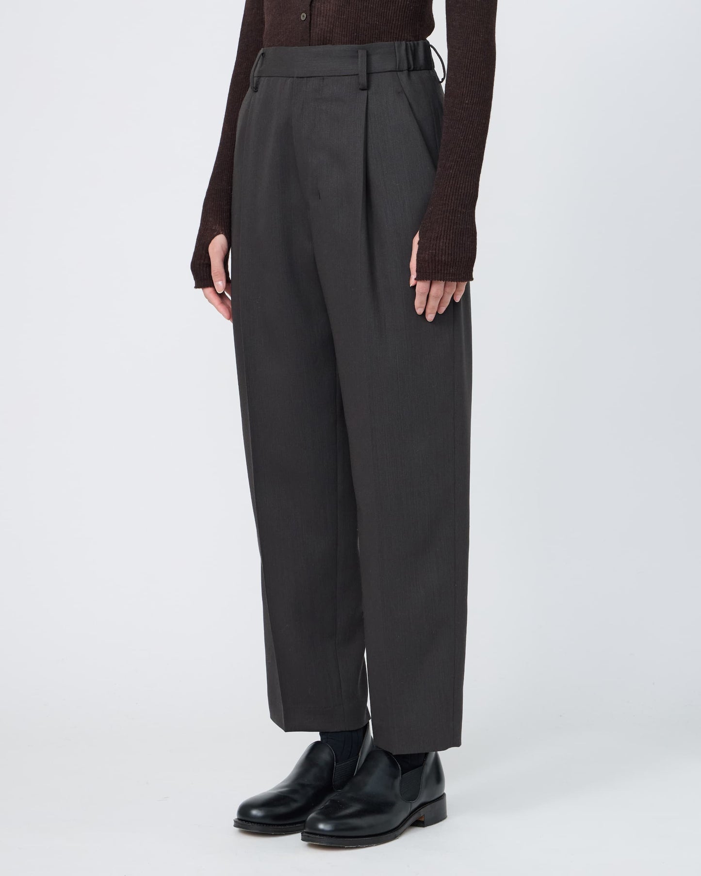 ONE-TUCK STRAIGHT TROUSERS