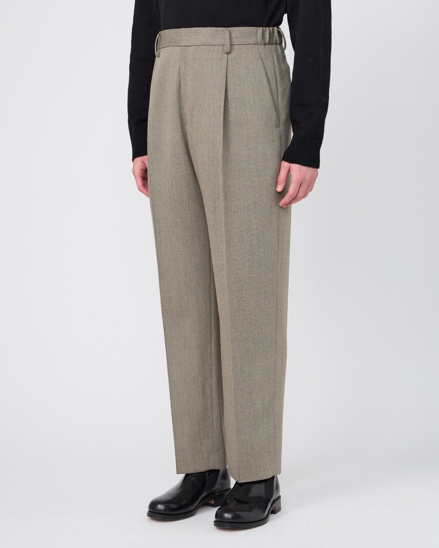 ONE-TUCK STRAIGHT TROUSERS