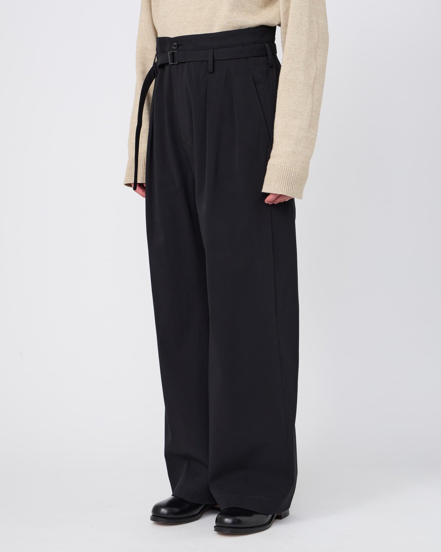 BELTED HIGH-WAIST BAGGY PANTS