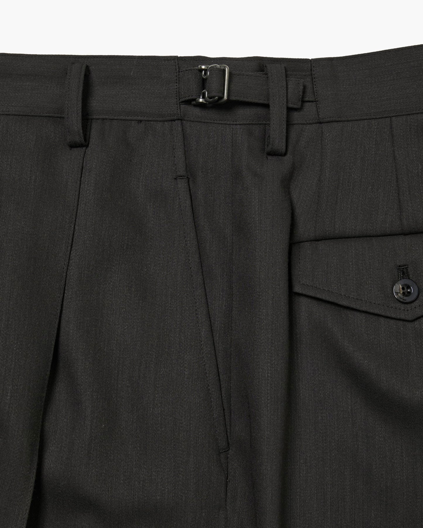 ONE-TUCKS SHORTS