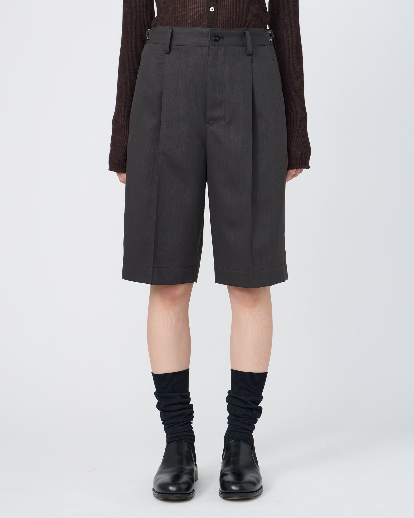 ONE-TUCKS SHORTS