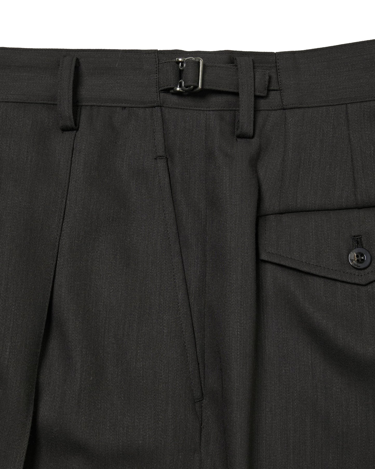 ONE-TUCKS SHORTS