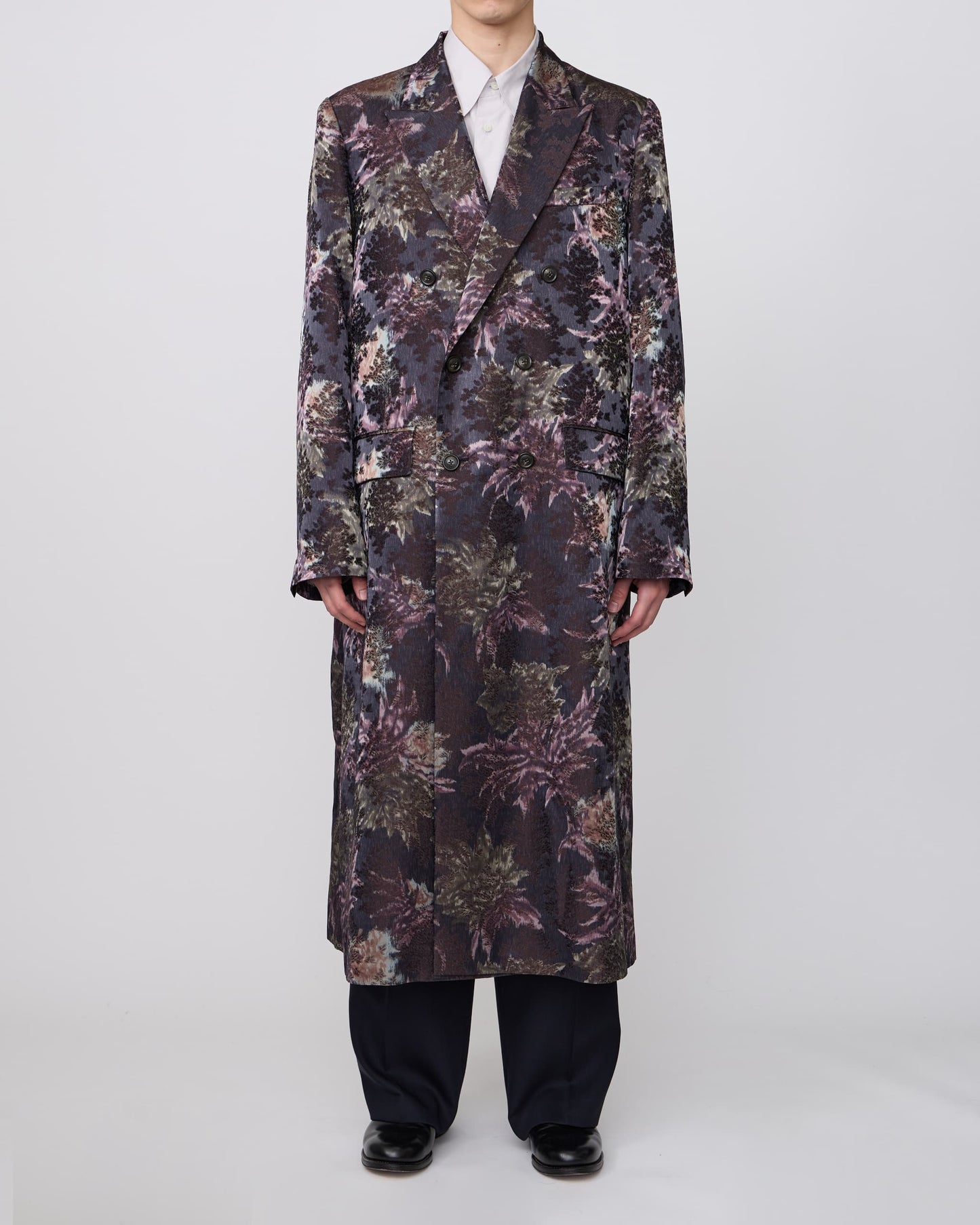 DOUBLE-BREASTED CHESTER COAT