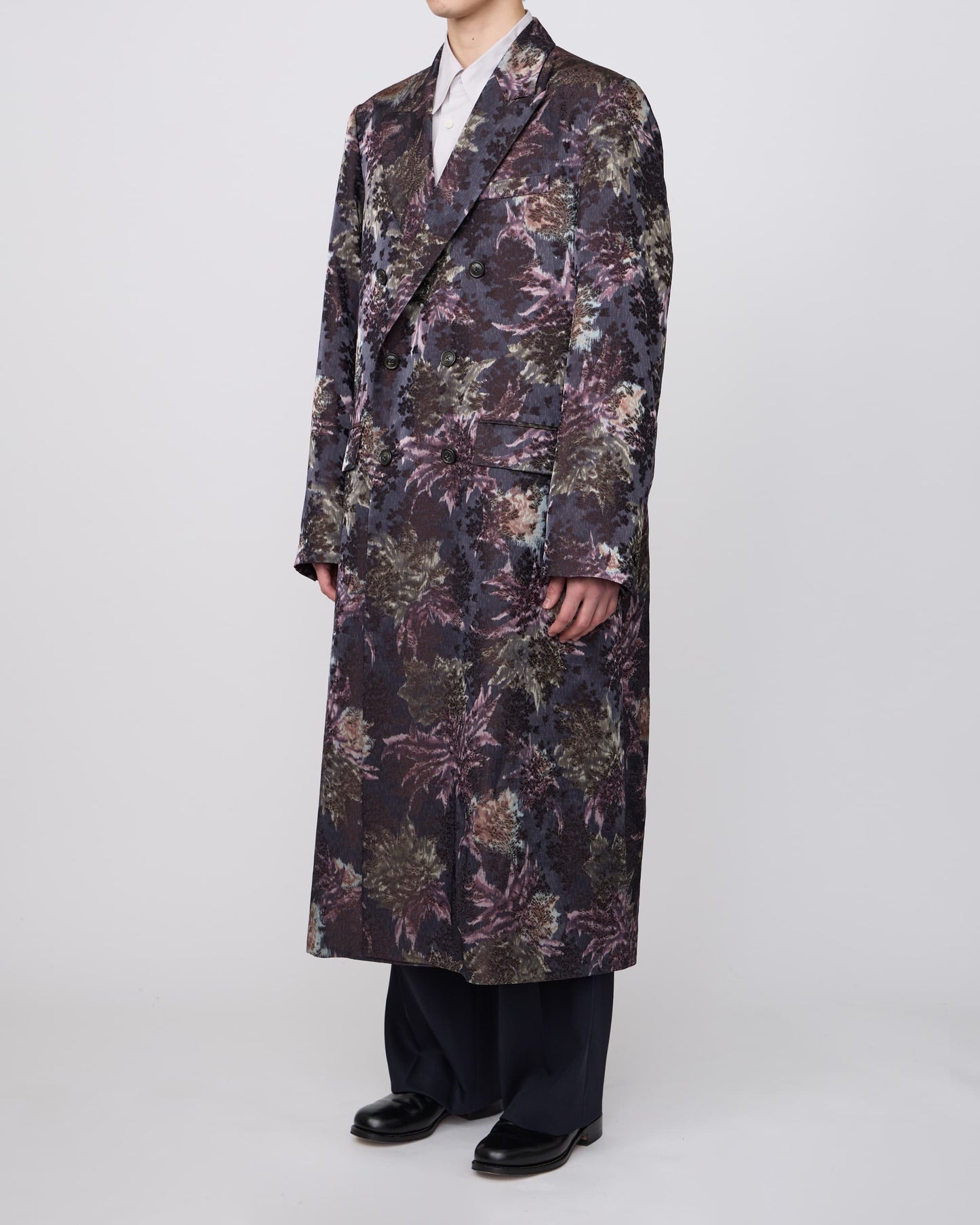 DOUBLE-BREASTED CHESTER COAT